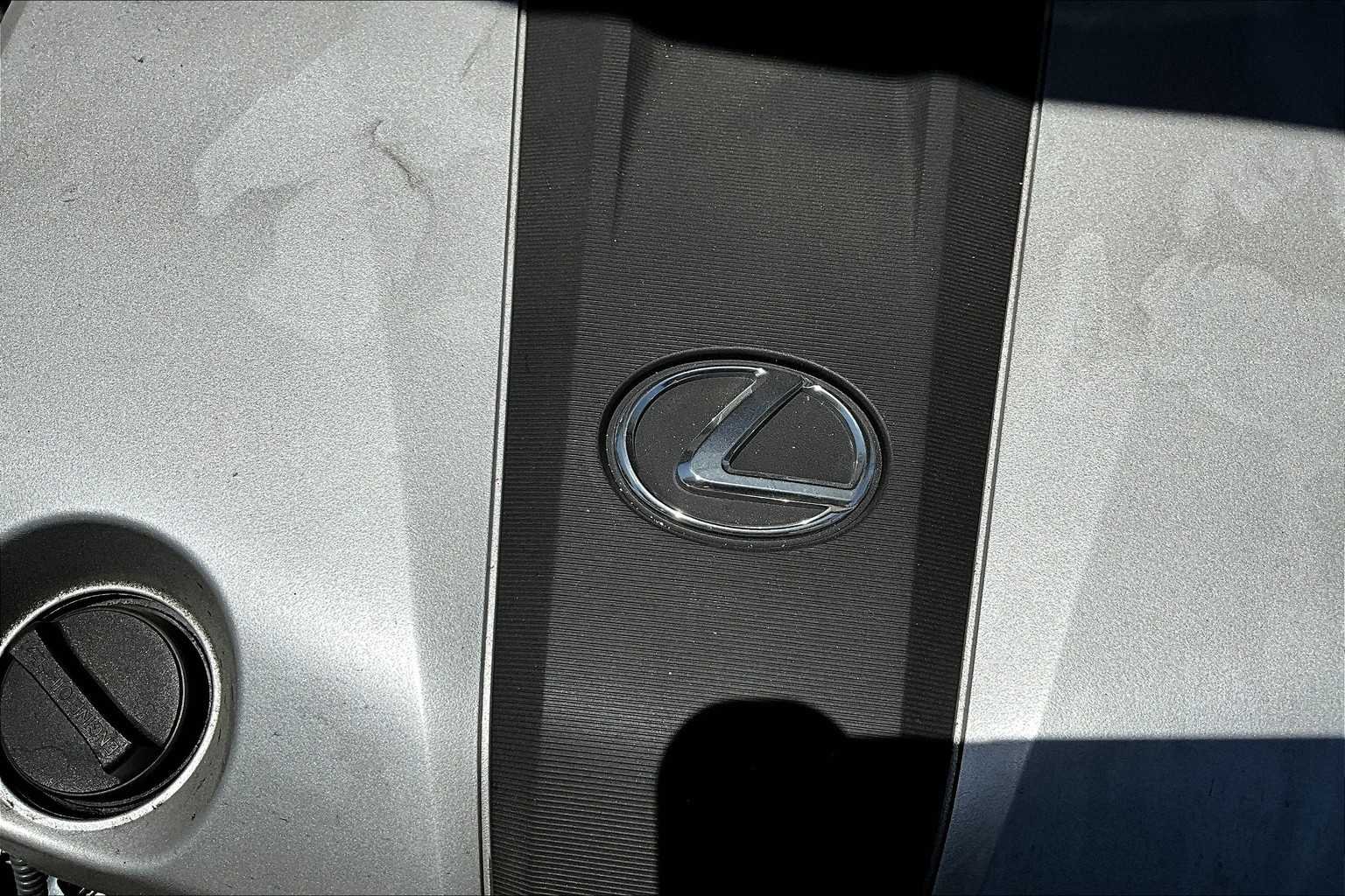 Used 2022 Eminent White Pearl Lexus  image 33