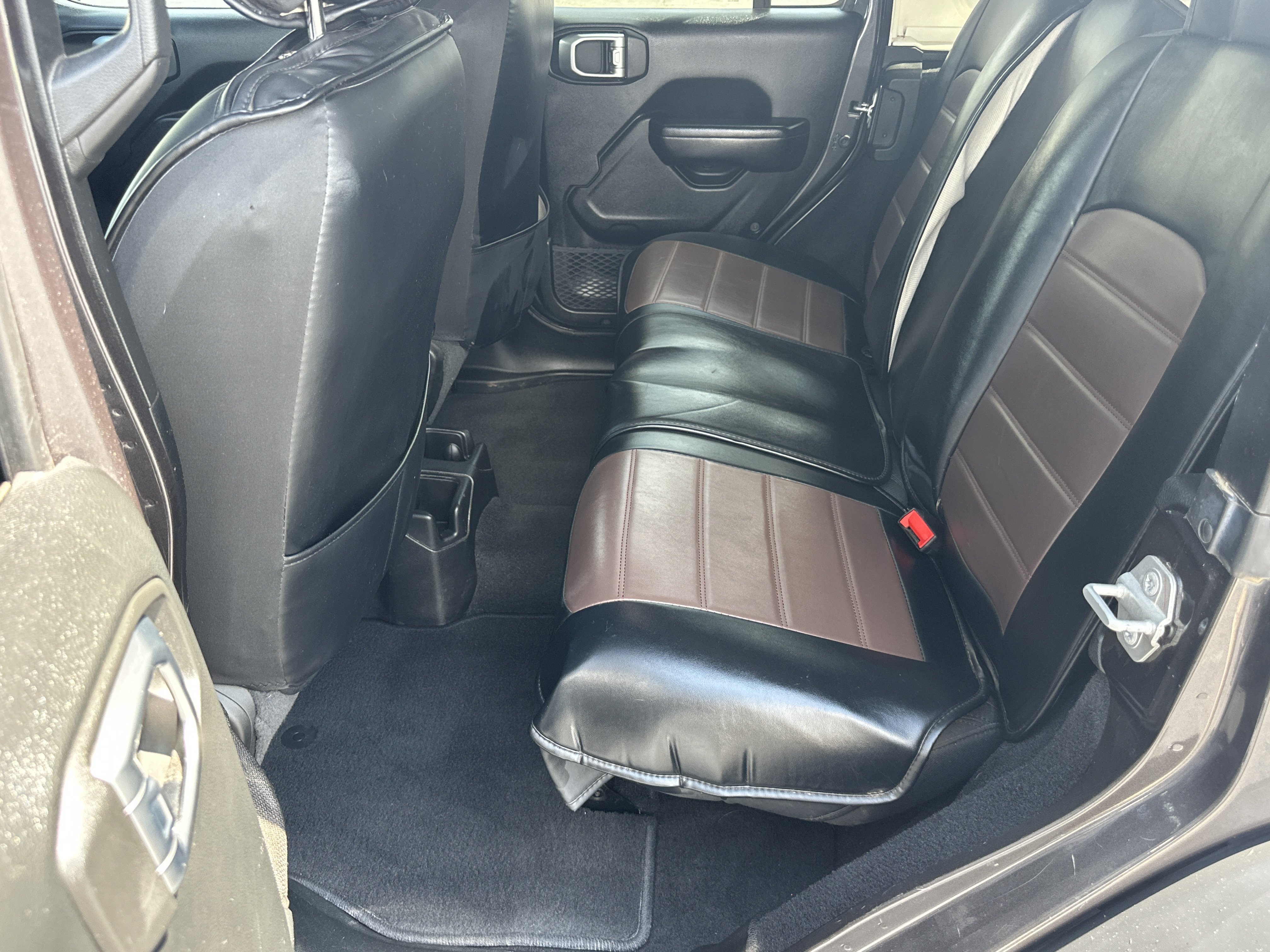 Used 2020 Granite Crystal Metallic Clearcoat Jeep Sport S image 21