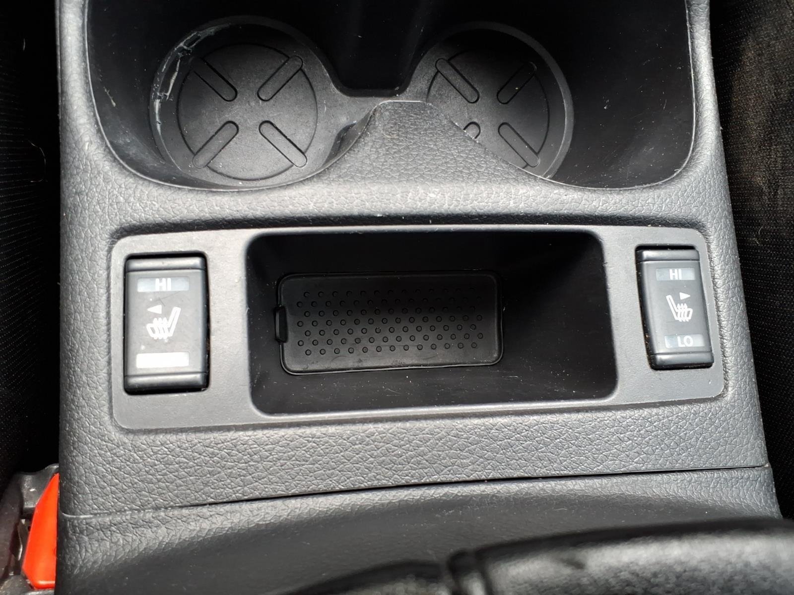 Used 2021 Pearl White Tricoat Nissan SL image 19