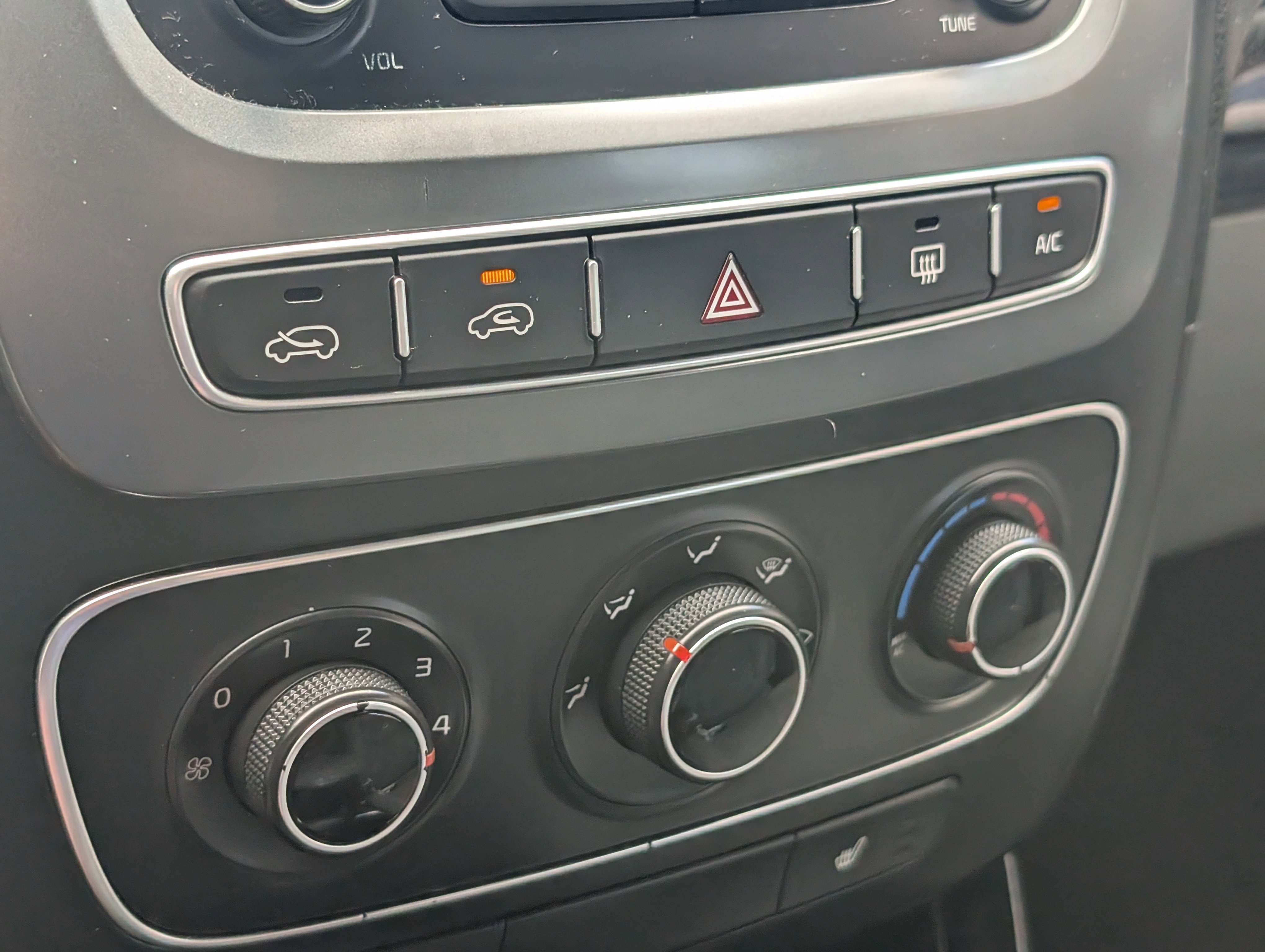 Used 2015 Ebony Black Kia LX image 19