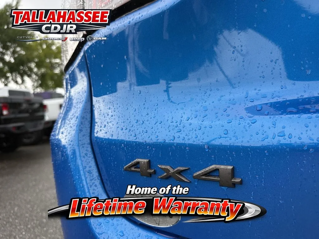 New 2026 Hydro Blue Pearl-Coat Exterior Paint Jeep Latitude image 5