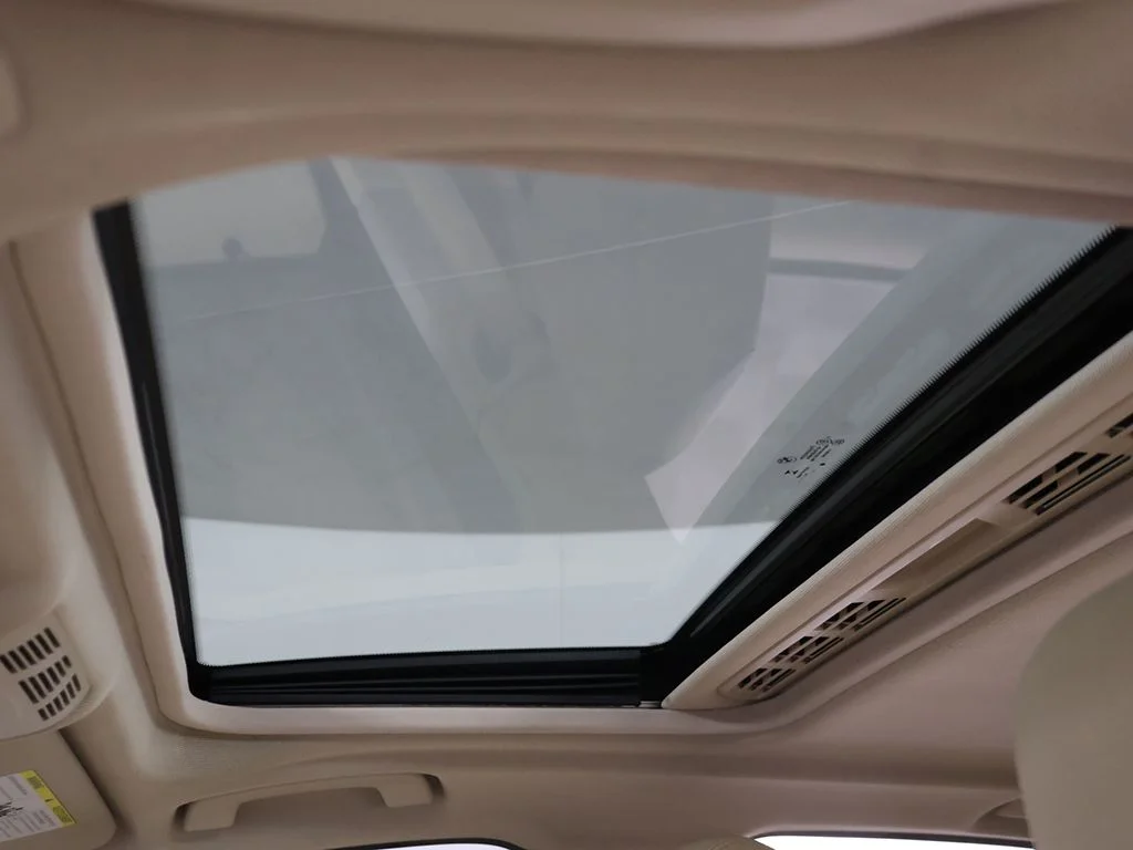Used 2015 White BMW 328i xDrive image 17