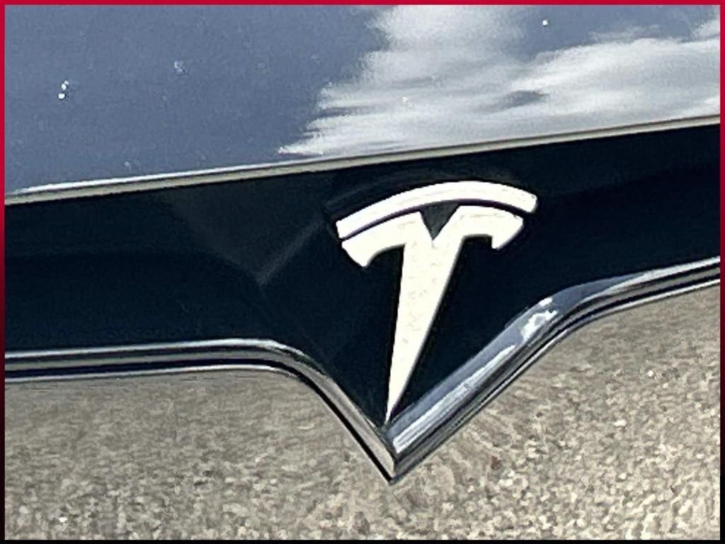 Used 2024  Tesla Base image 10