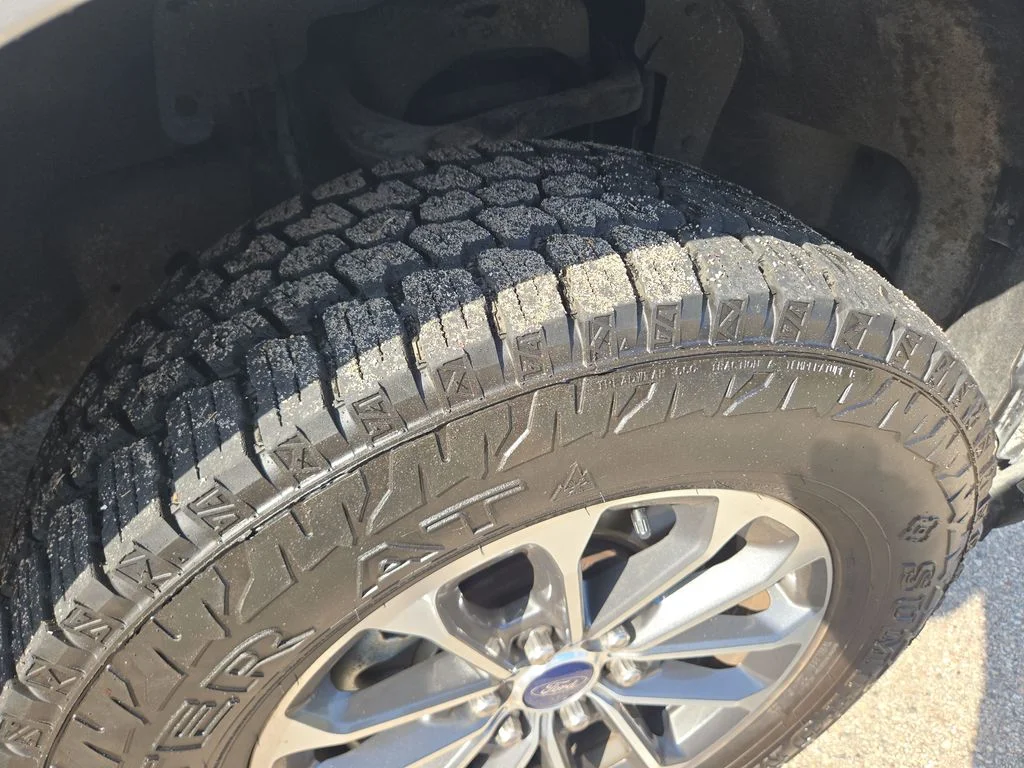 Used 2018 Ingot Silver Metallic Ford Lariat image 32