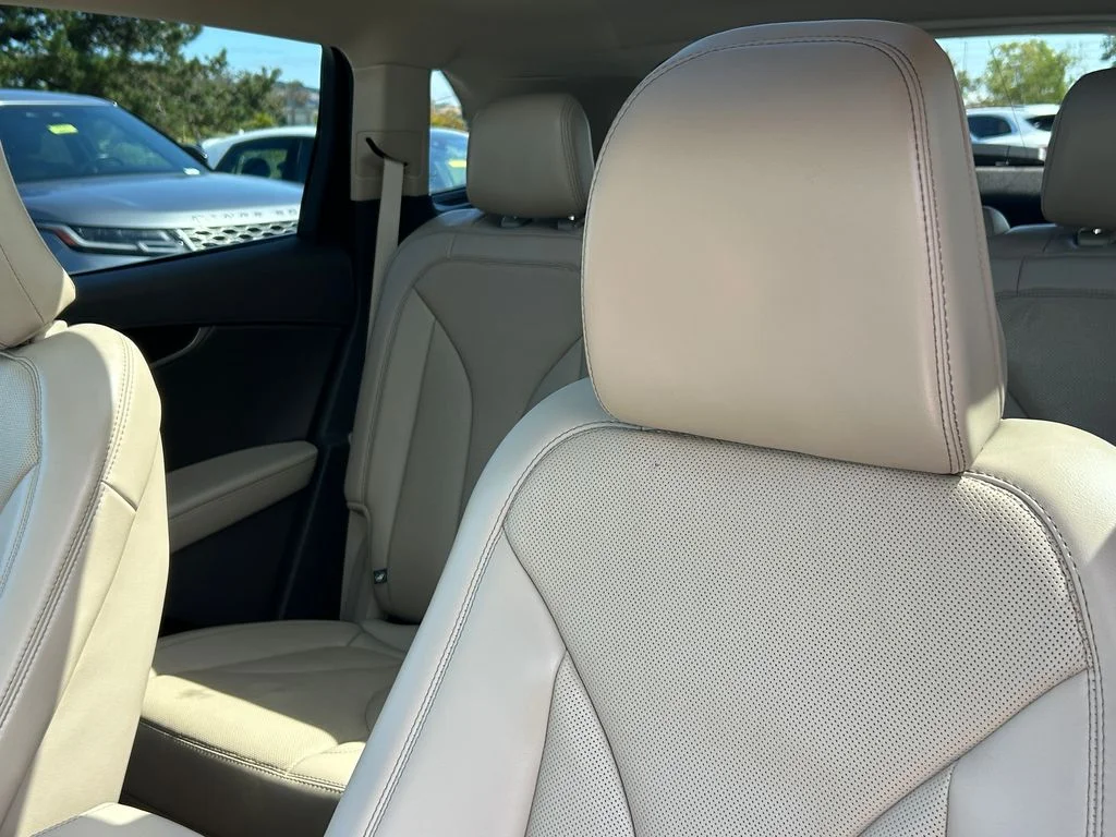 Used 2023 Beige Lincoln Reserve image 14