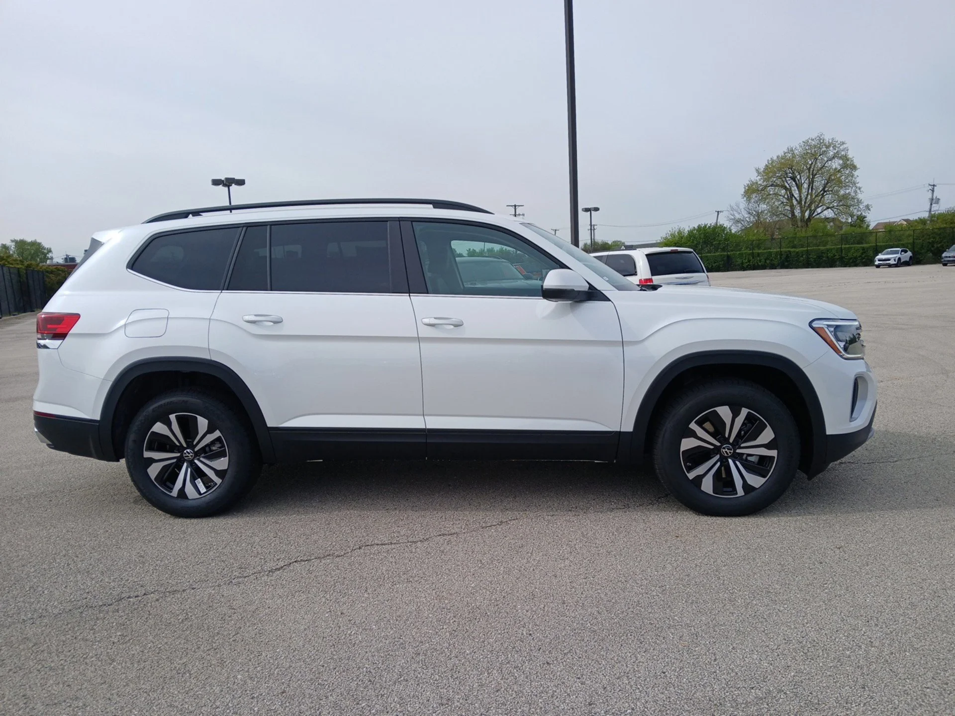 New 2026 Opal White Pearl Volkswagen 2.0T SE image 3