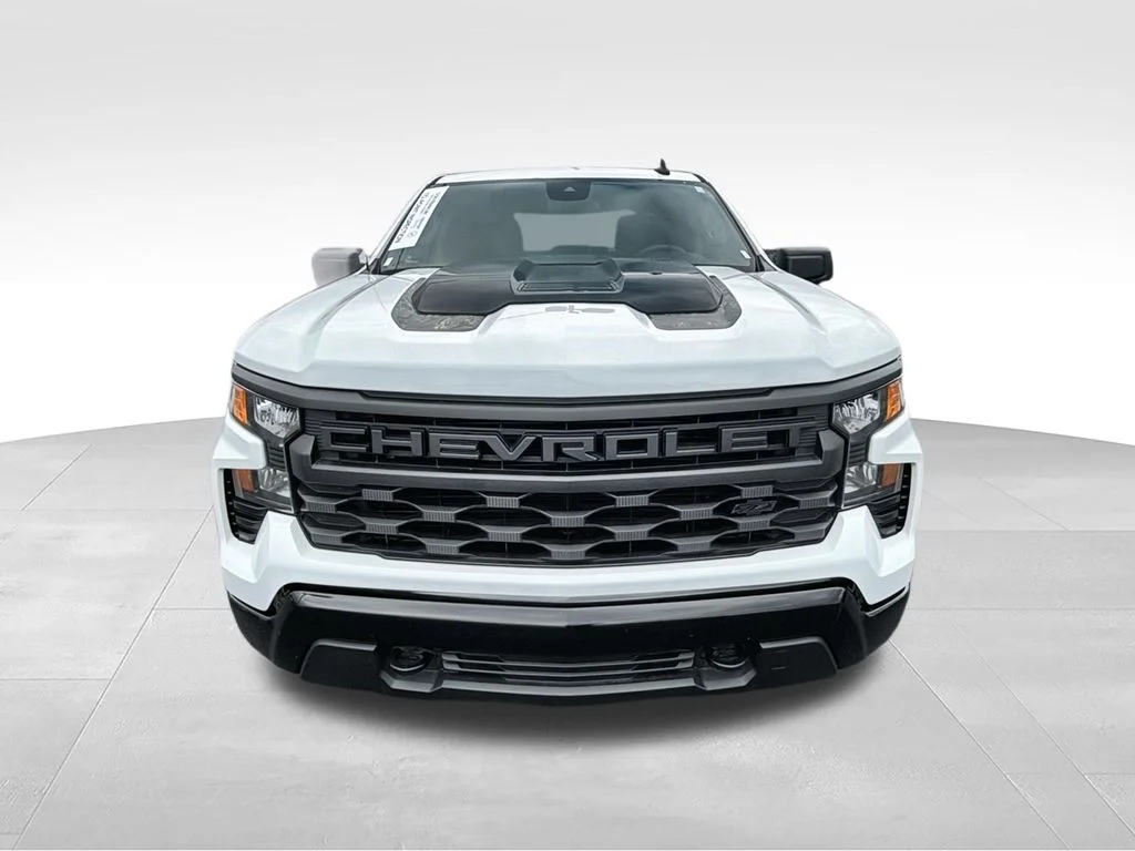 Used 2025 White Chevrolet Custom Trail Boss image 4