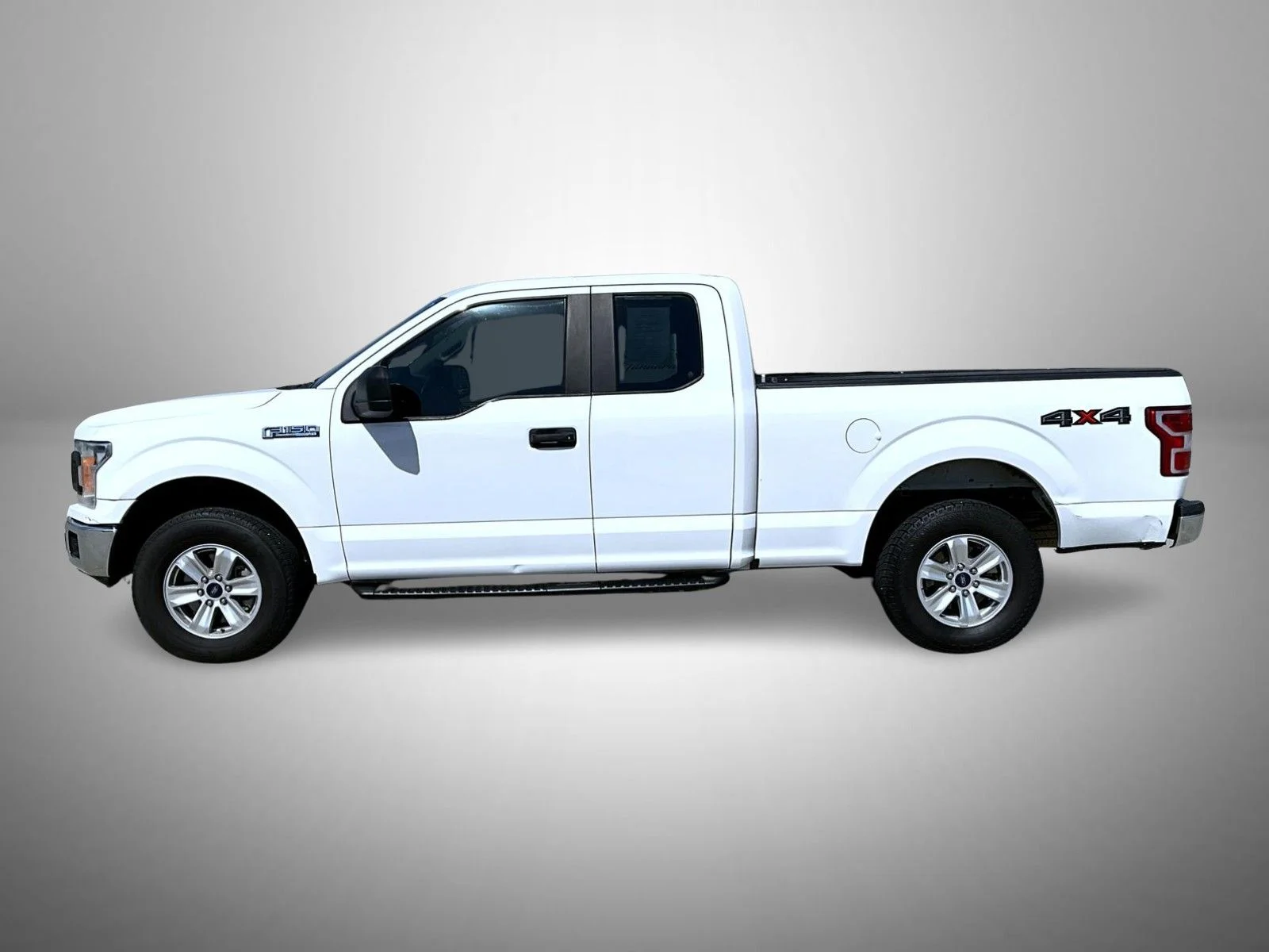 Used 2018 White Ford XL image 8