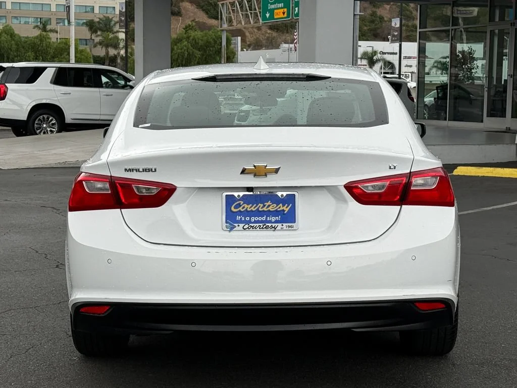 Used 2024 Summit White Chevrolet 1LT image 7