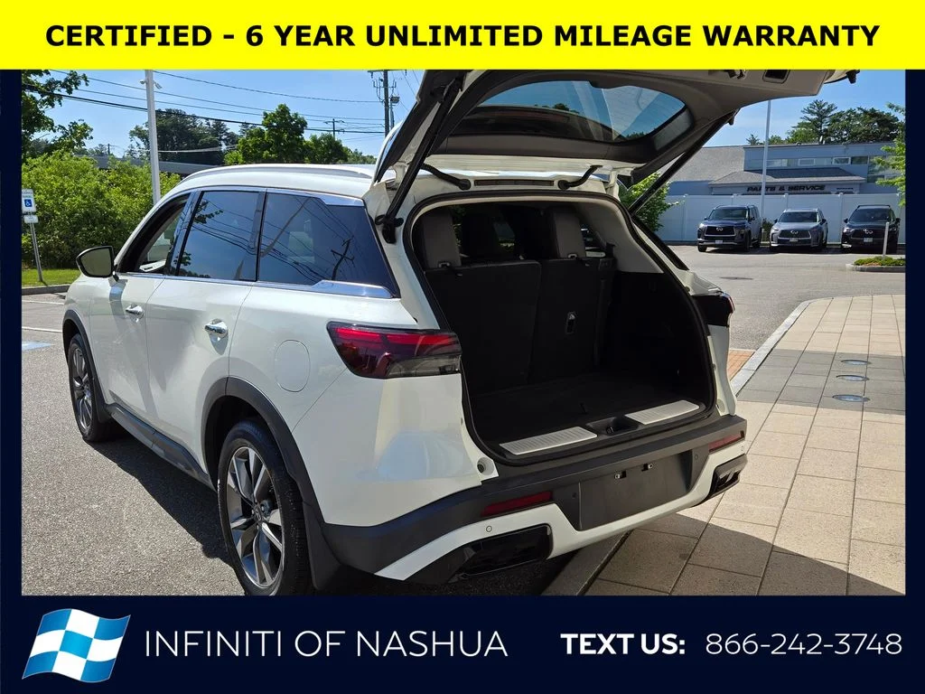 Certified Used 2023 White INFINITI LUXE image 21