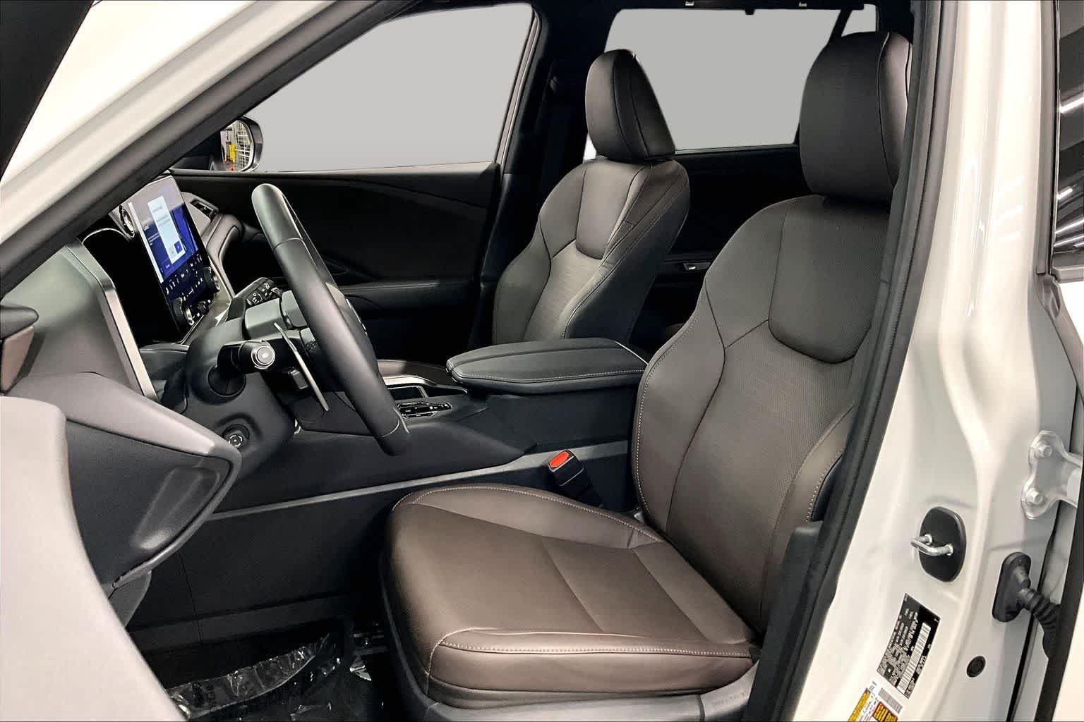 Certified Used 2024 Wind Chill Pearl Lexus Premium image 7