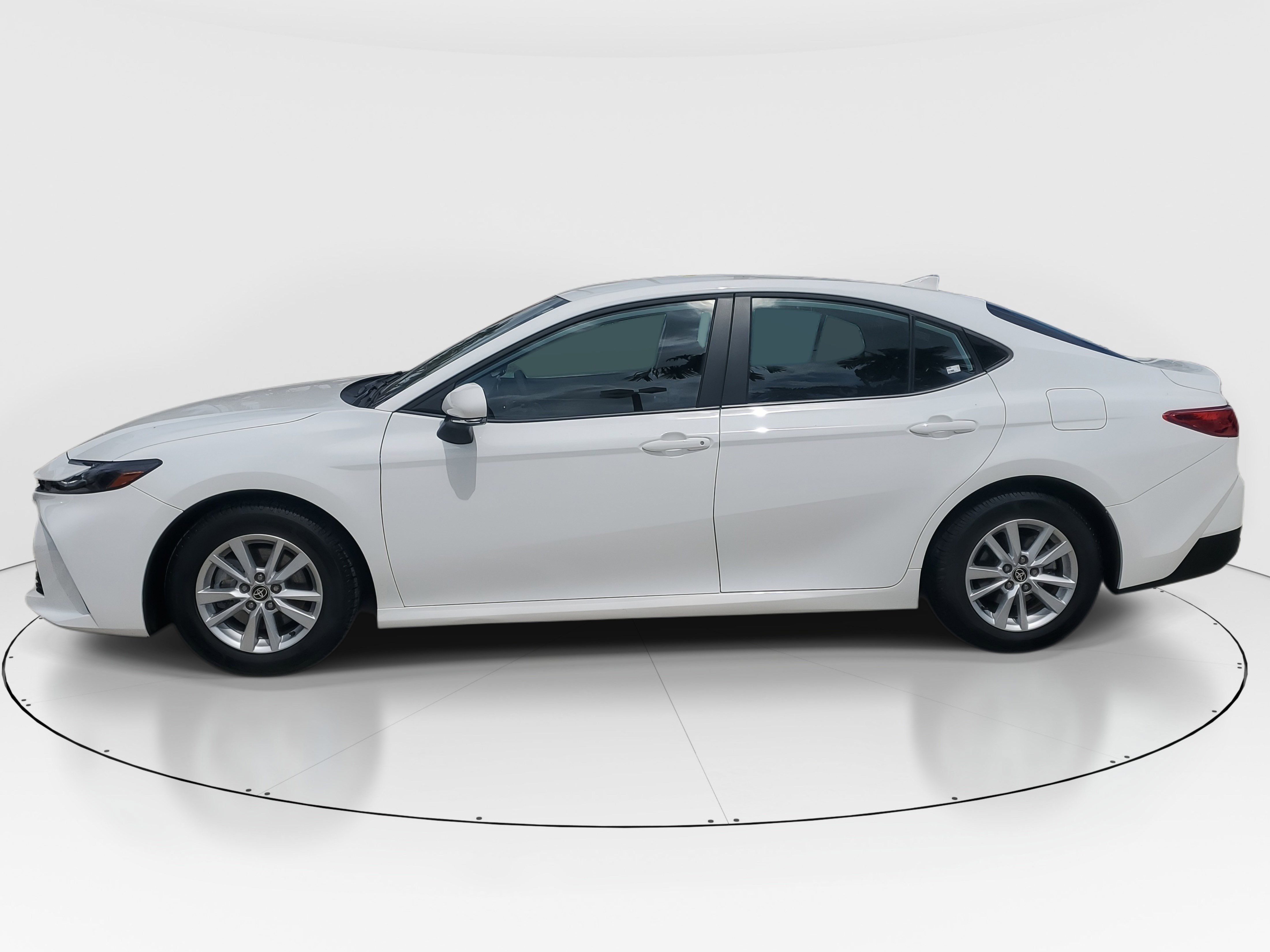 Used 2025 Ice Toyota LE image 6