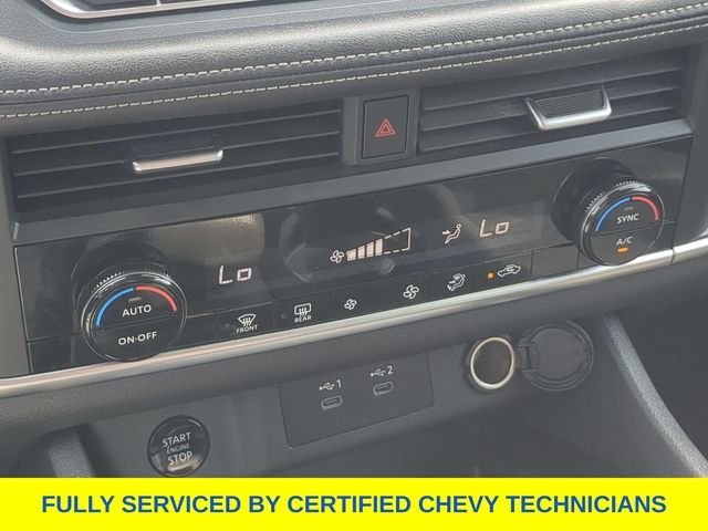 Used 2025 Beige/tan Nissan SV image 33