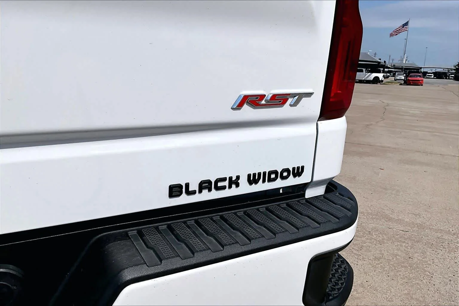 Used 2022 Summit White Chevrolet RST image 25
