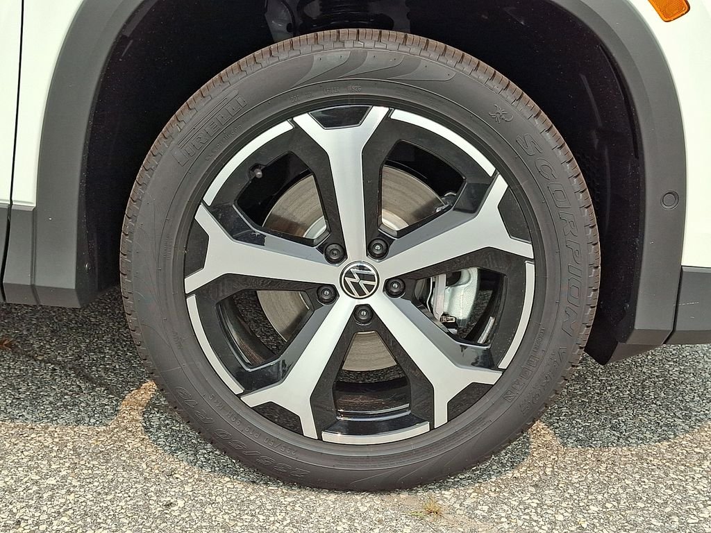 New 2026 White/off-white Volkswagen 2.0T SE image 5