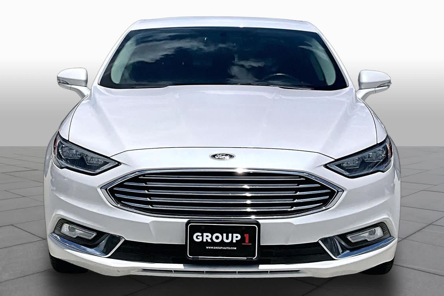 Used 2017 White Platinum Metallic Tri-Coat Ford Titanium image 4