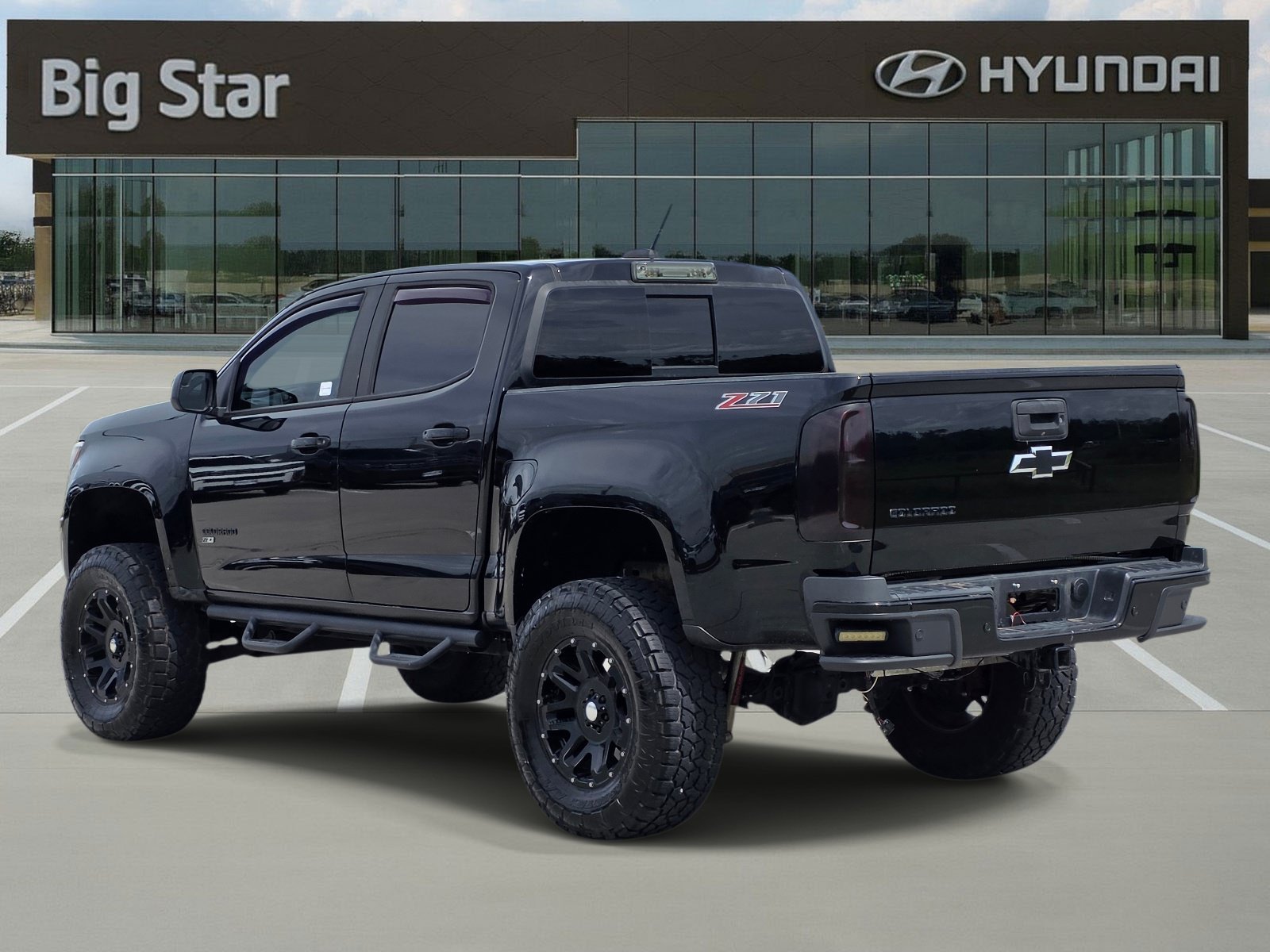 Used 2019 Black Chevrolet Z71 image 3