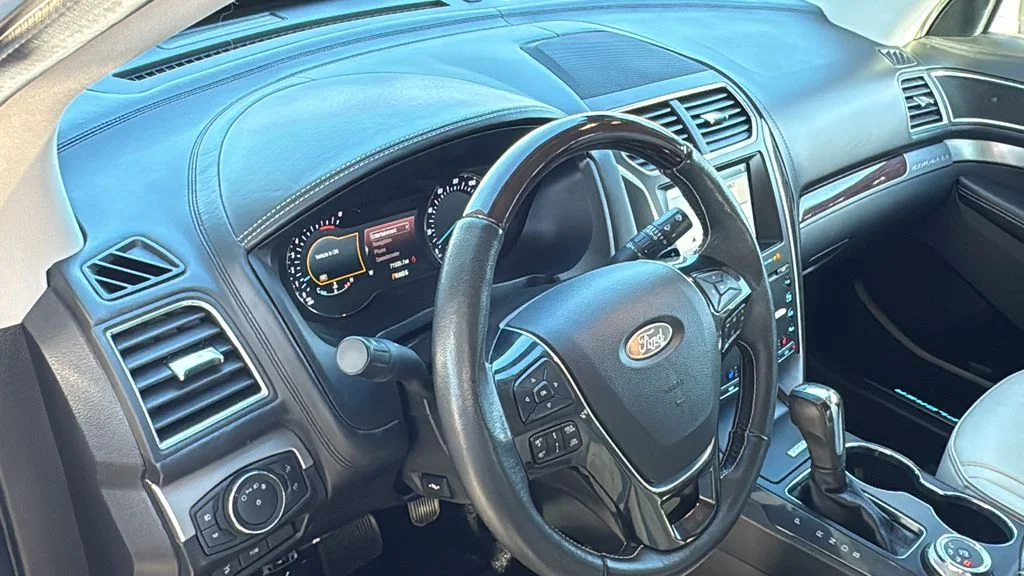 Used 2019 White Ford Platinum image 21