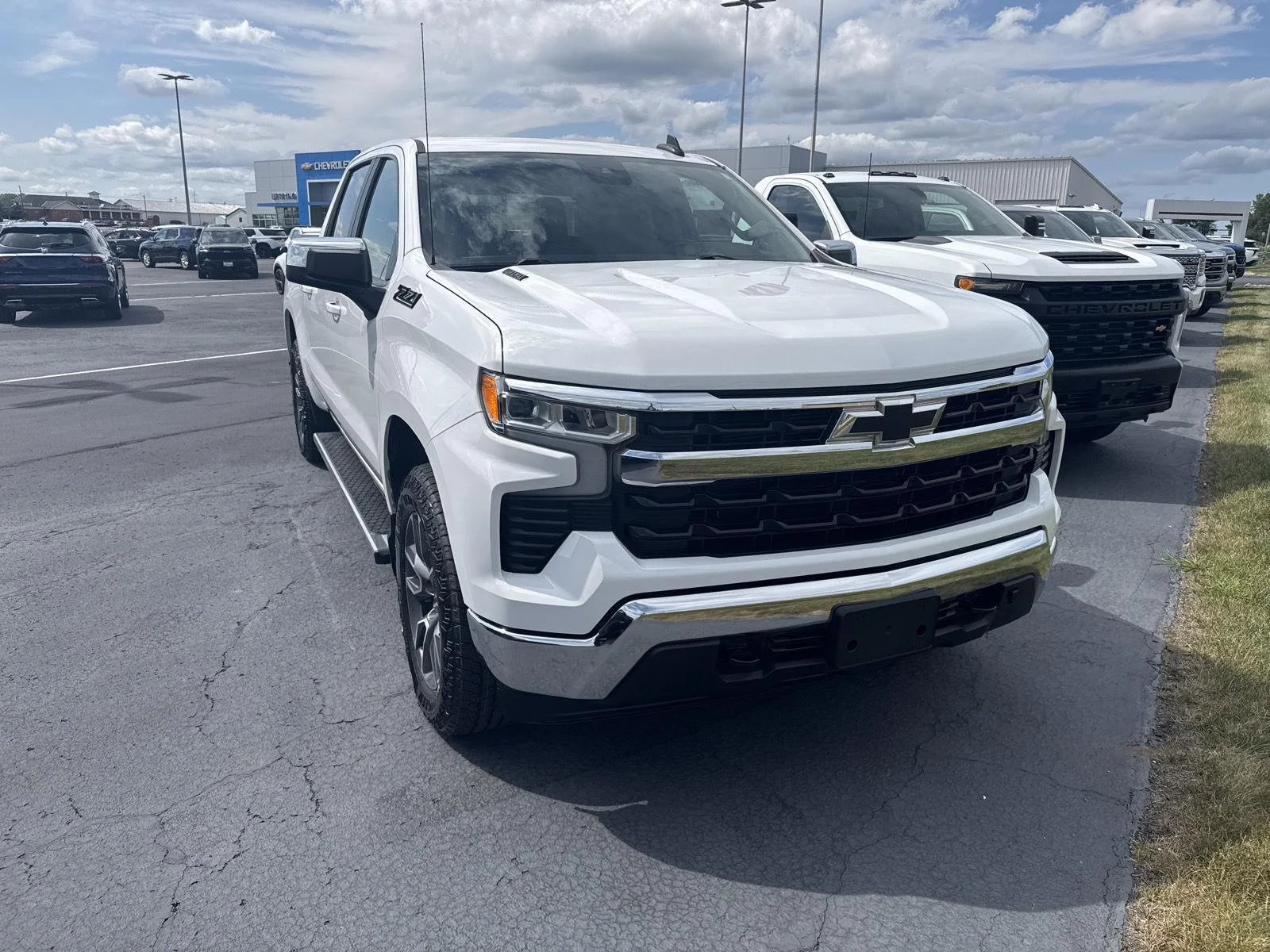 Used 2023 Summit White Chevrolet LT image 7