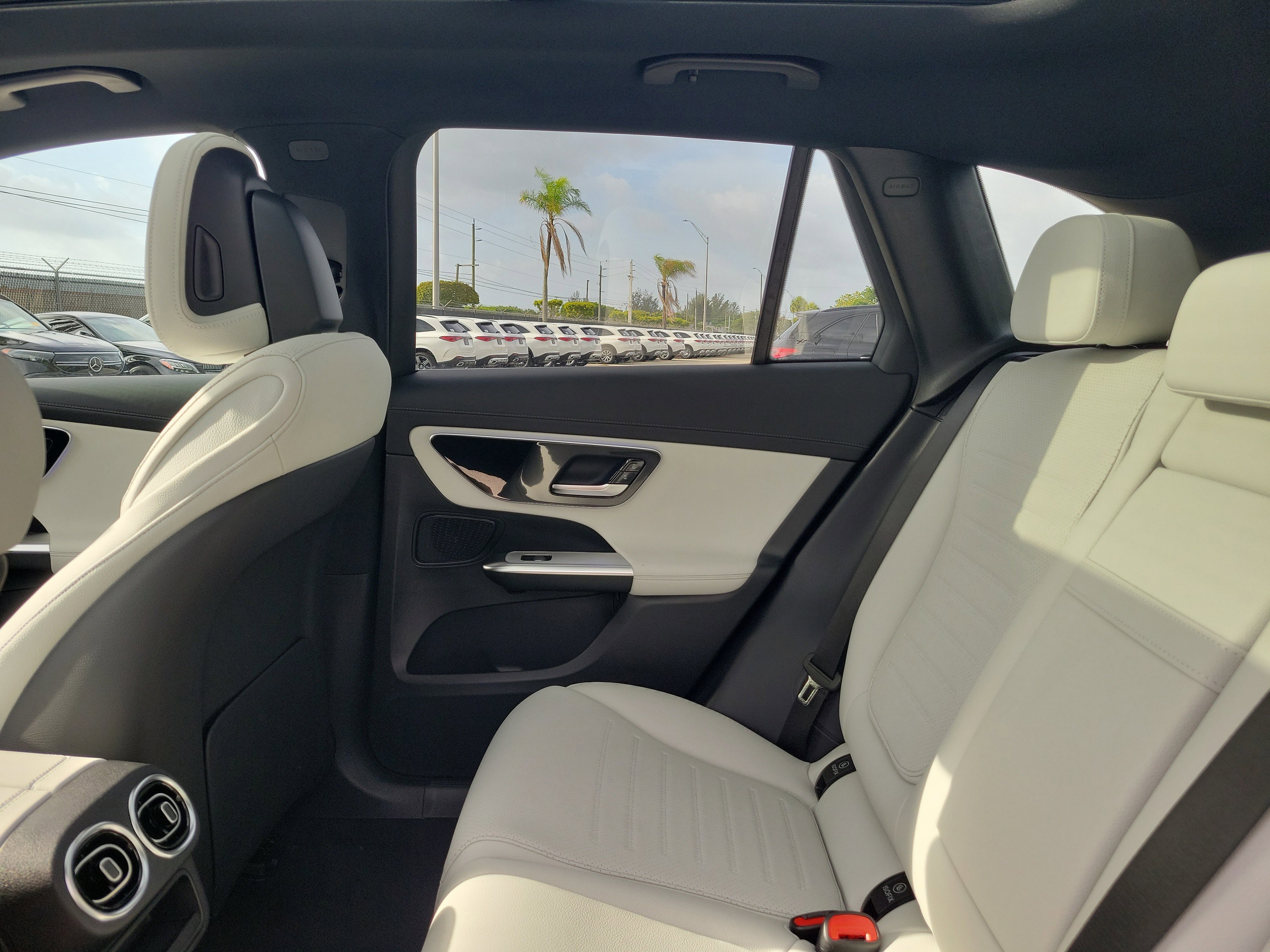 New 2026 MANUFAKTUR Alpine Grey Mercedes-Benz GLC 300 image 41