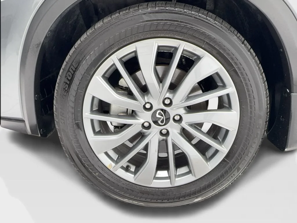 Used 2025 Gray INFINITI LUXE image 13