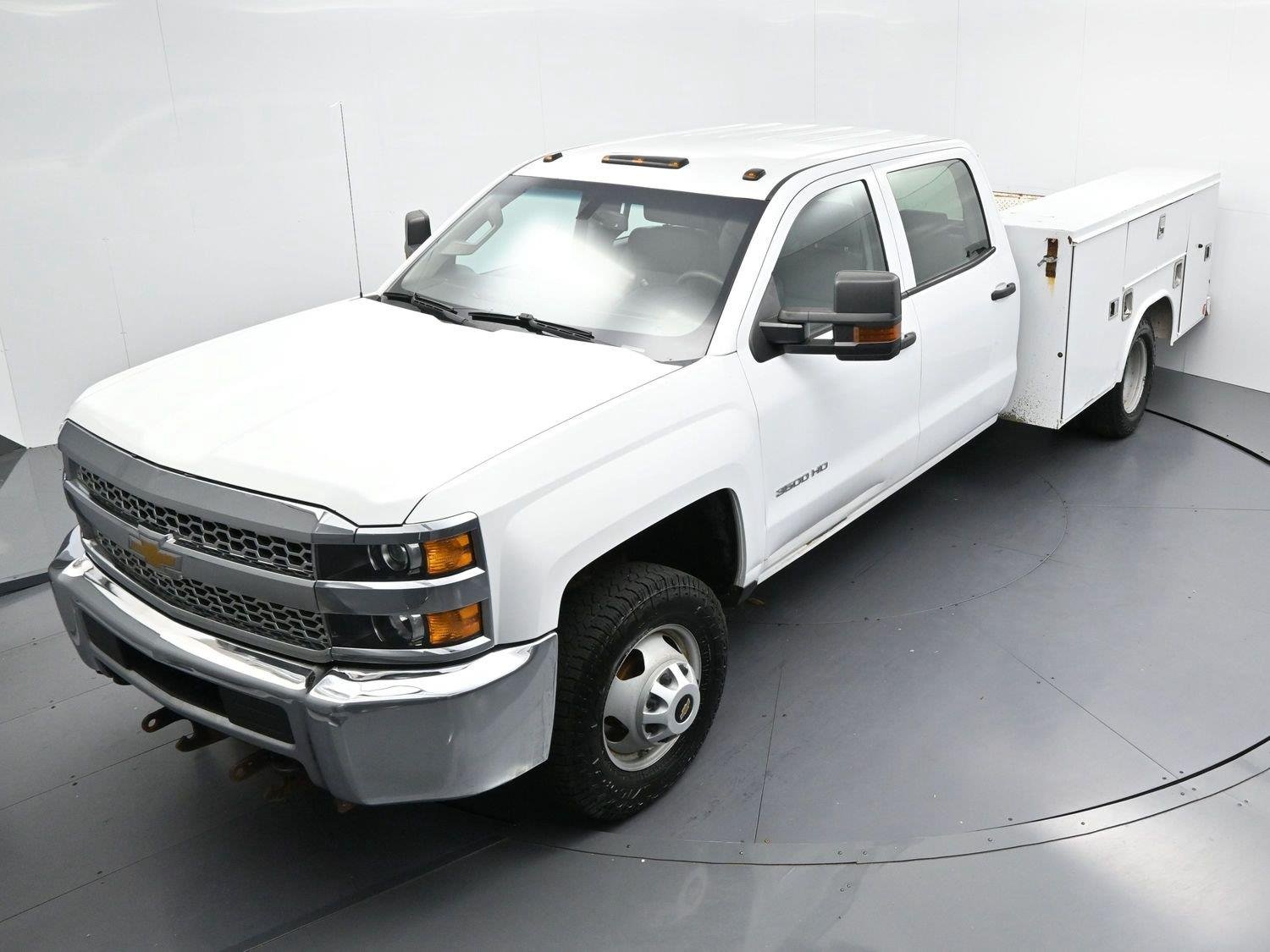 Used 2019 SUMMIT WHITE Chevrolet WT image 36