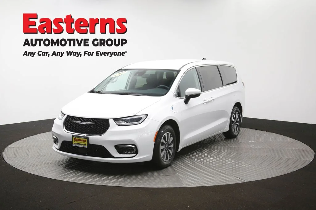 Used 2023 White Chrysler Touring L image 58