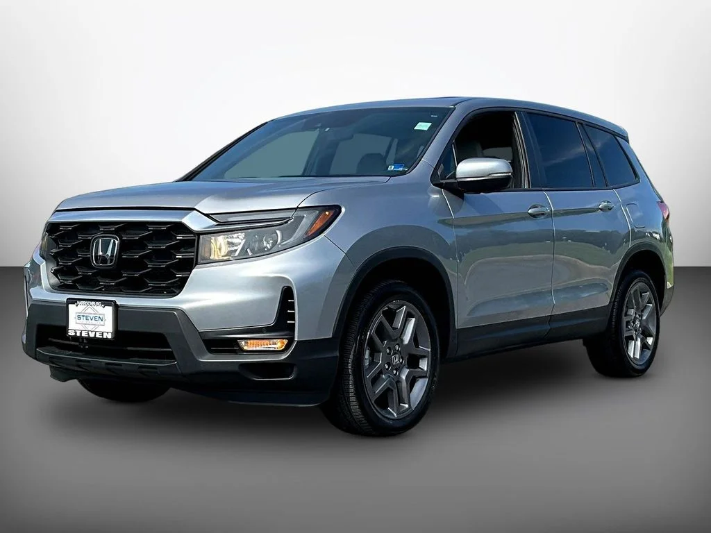 Used 2023 Lunar Silver Metallic Honda EX-L image 3