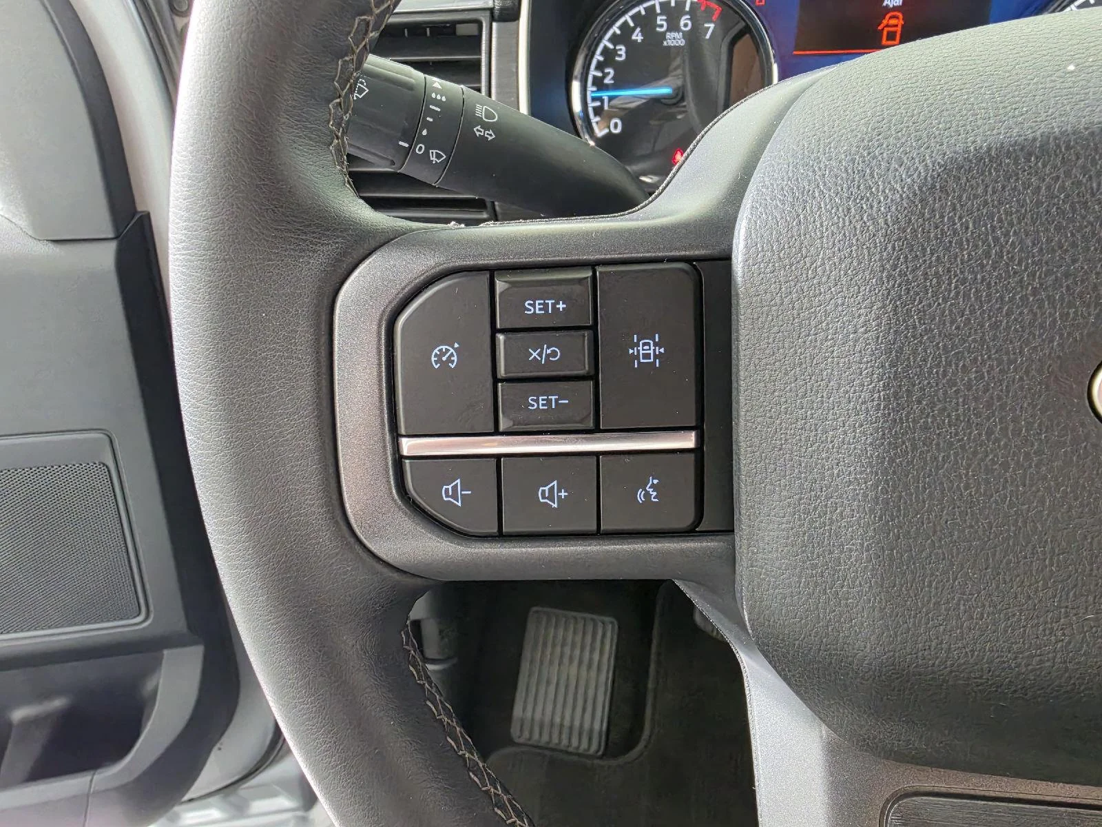 Used 2023 Iconic Silver Ford XLT image 14