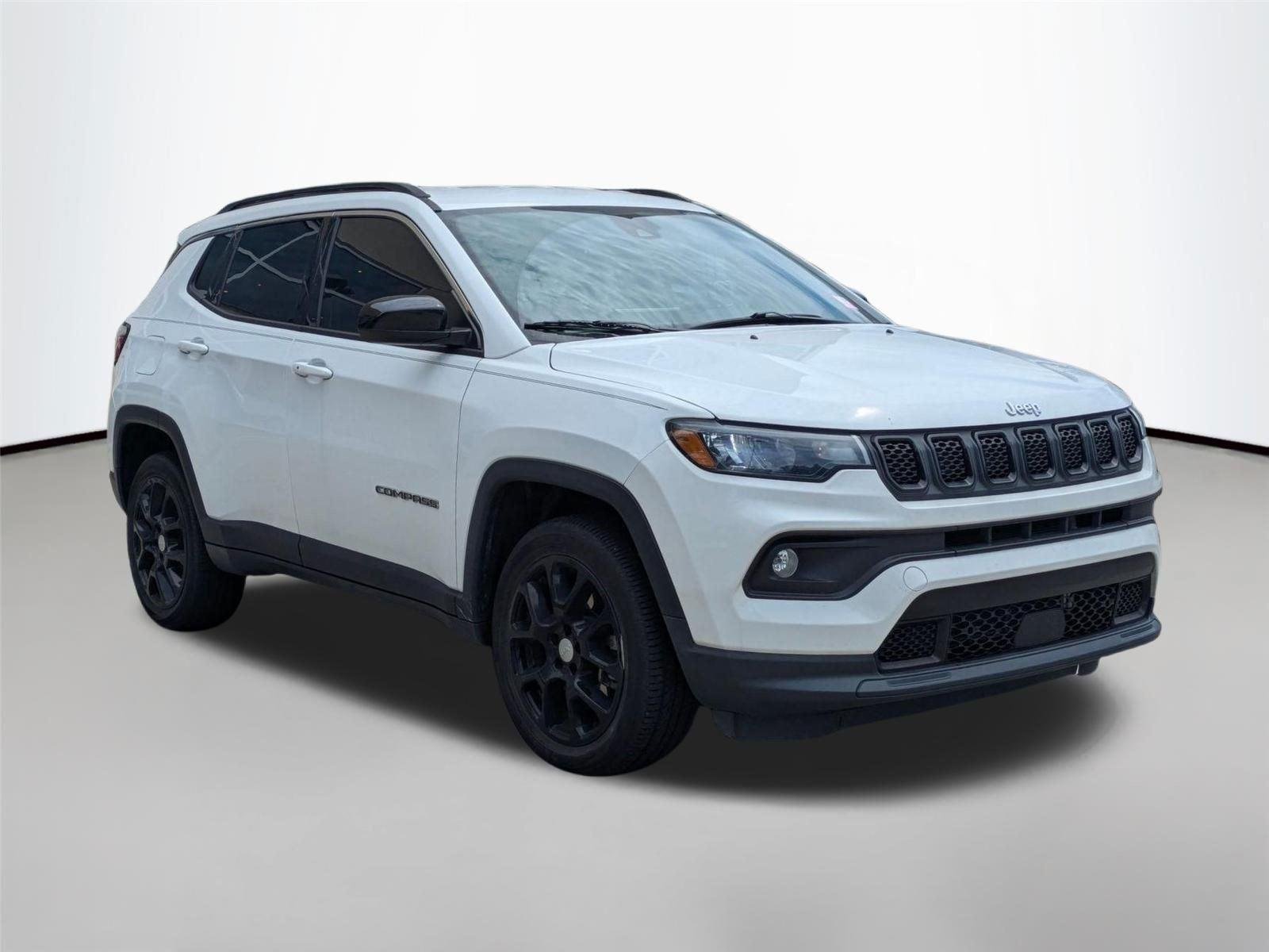 Used 2023 Bright White Clearcoat Jeep Latitude Lux image 3
