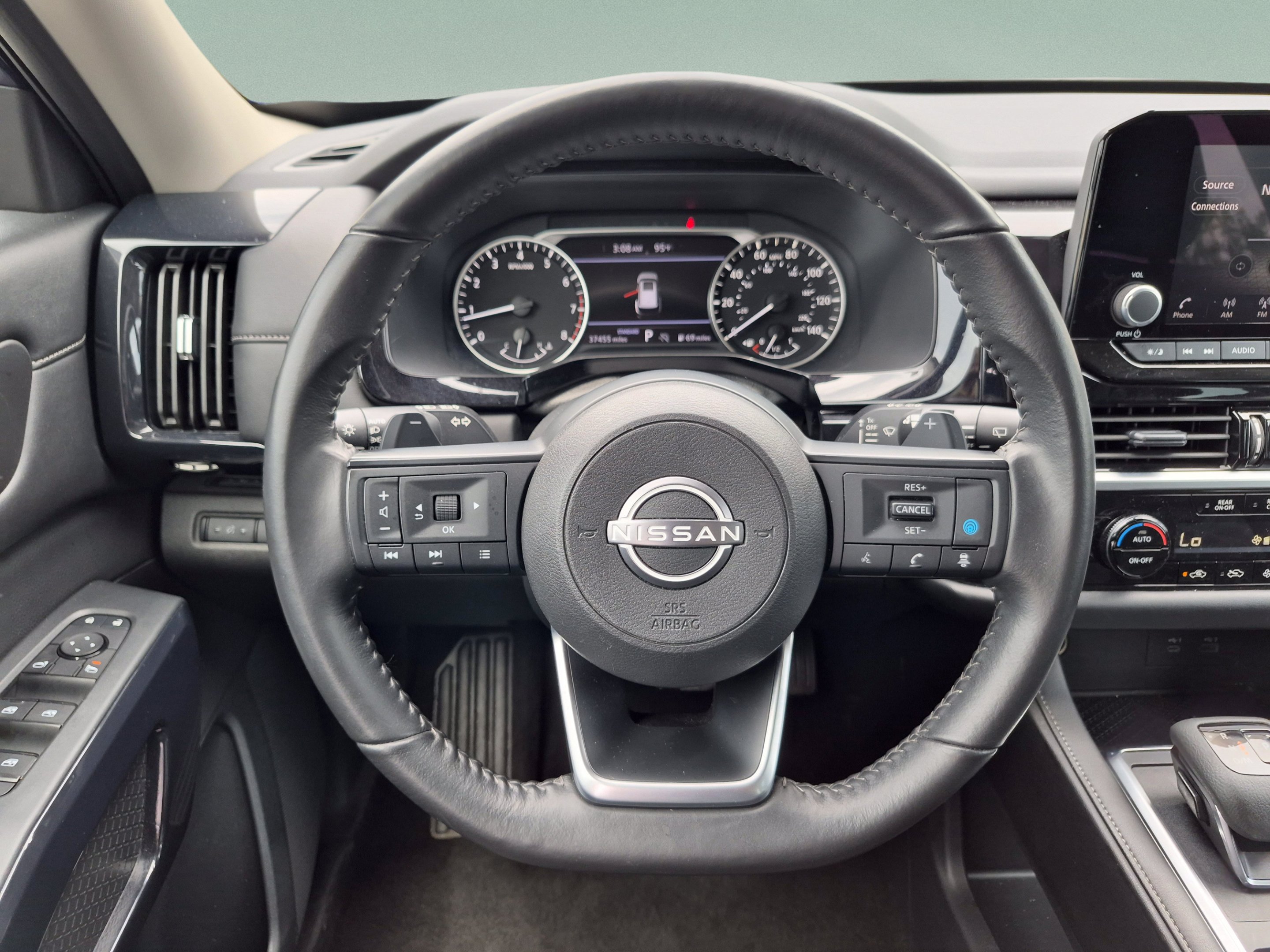 2025 Nissan Pathfinder SV - Photo 35