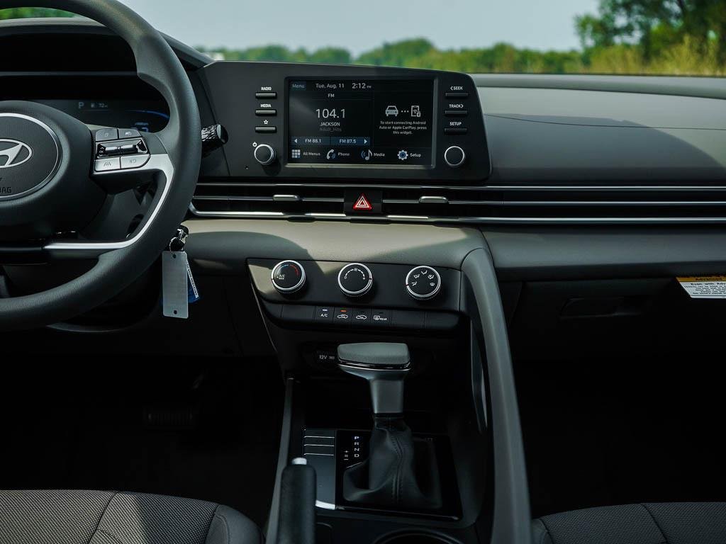New 2026 Amazon Gray Hyundai SE Sedan FWD image 38