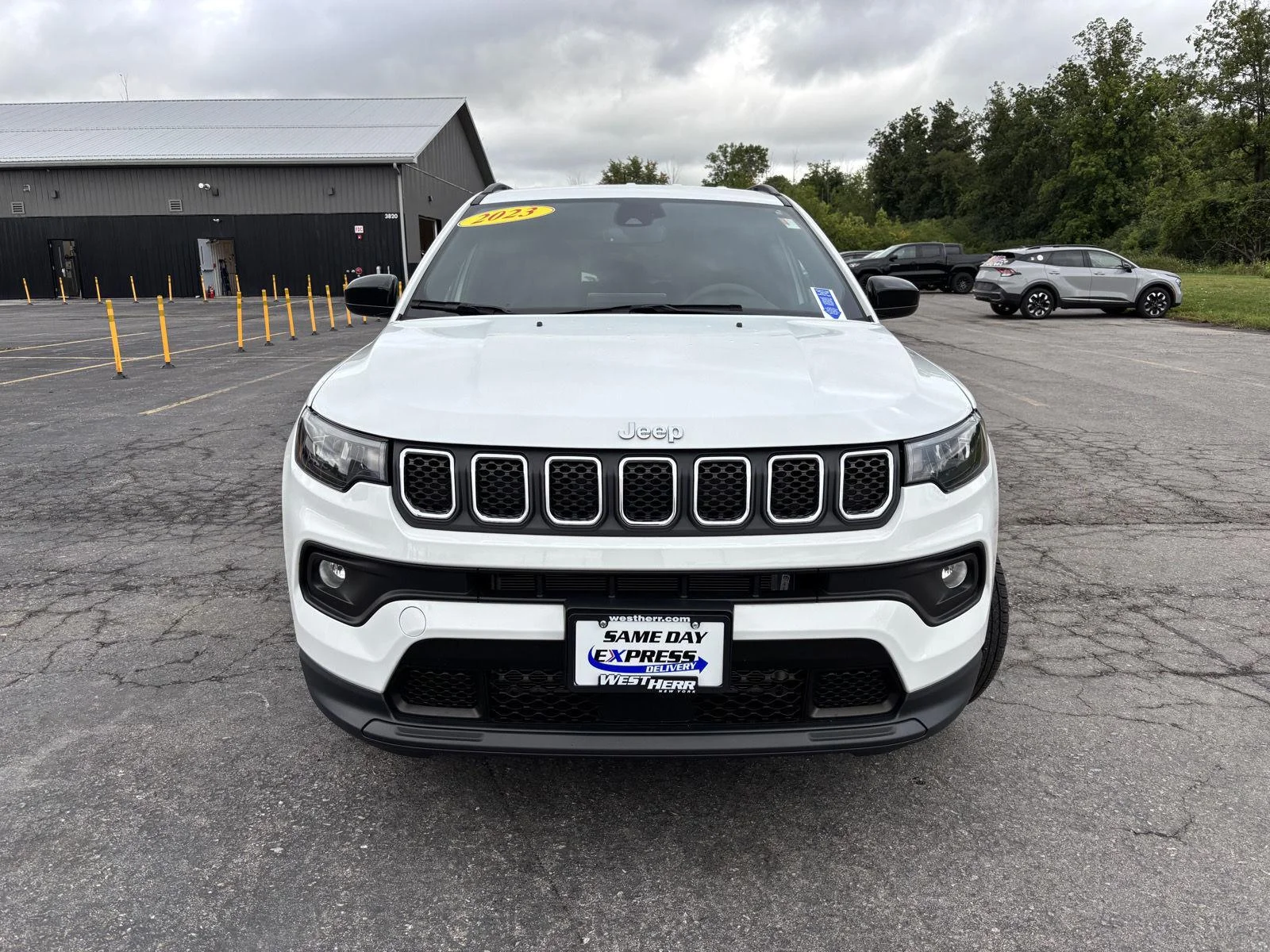 Used 2023 Bright White Clearcoat Jeep Latitude image 2