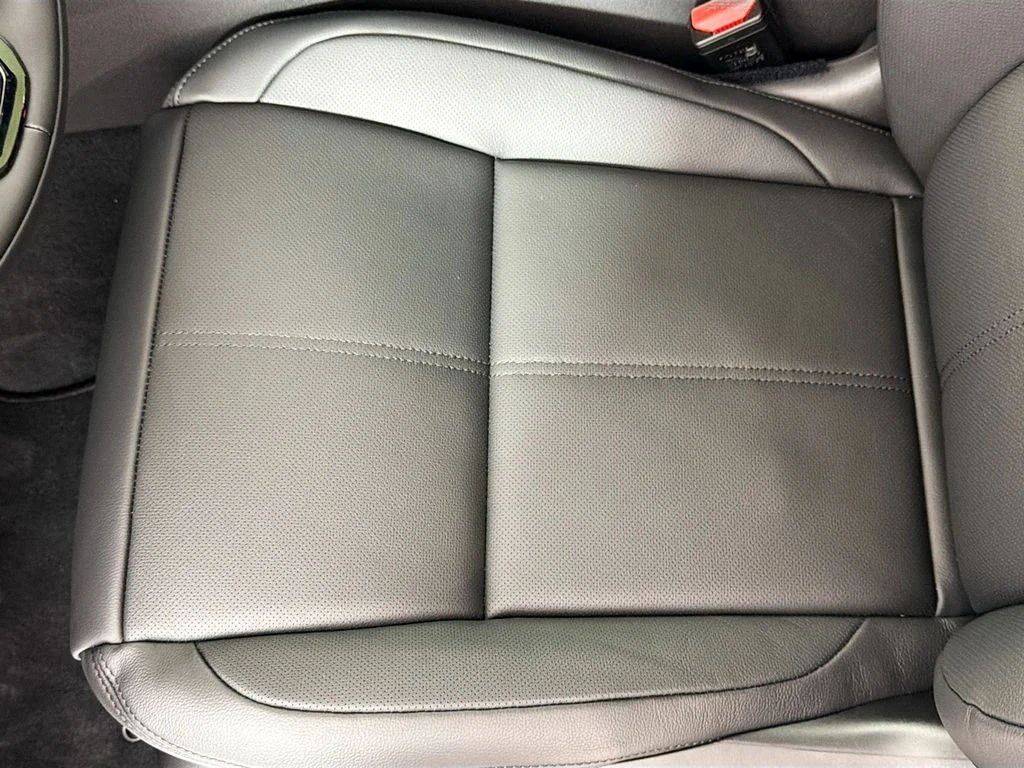 New 2026 Fuji White Land Rover Dynamic SE image 20