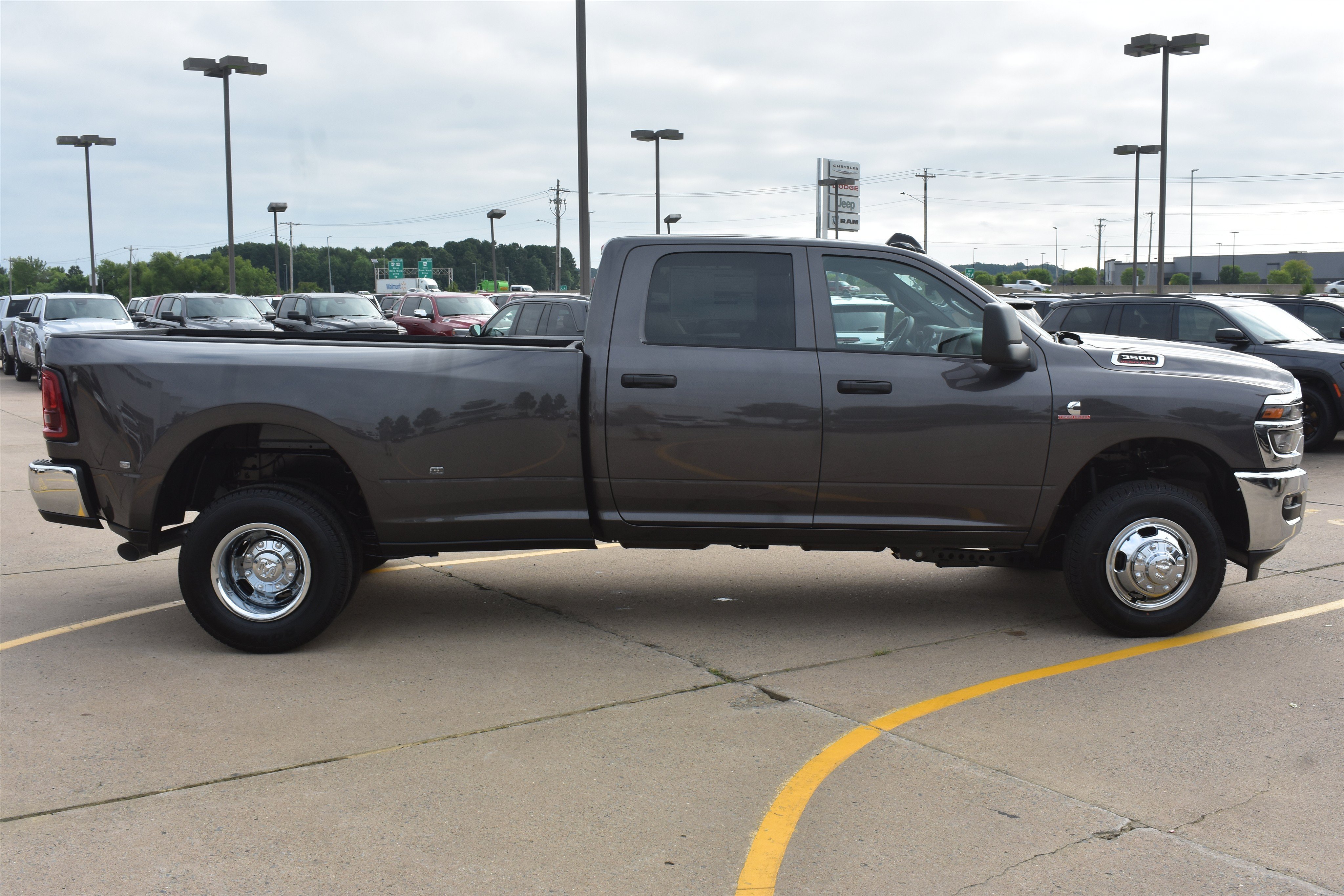 New 2026 Granite Crystal Metallic Clear-Coat Exterior Paint RAM Tradesman image 4