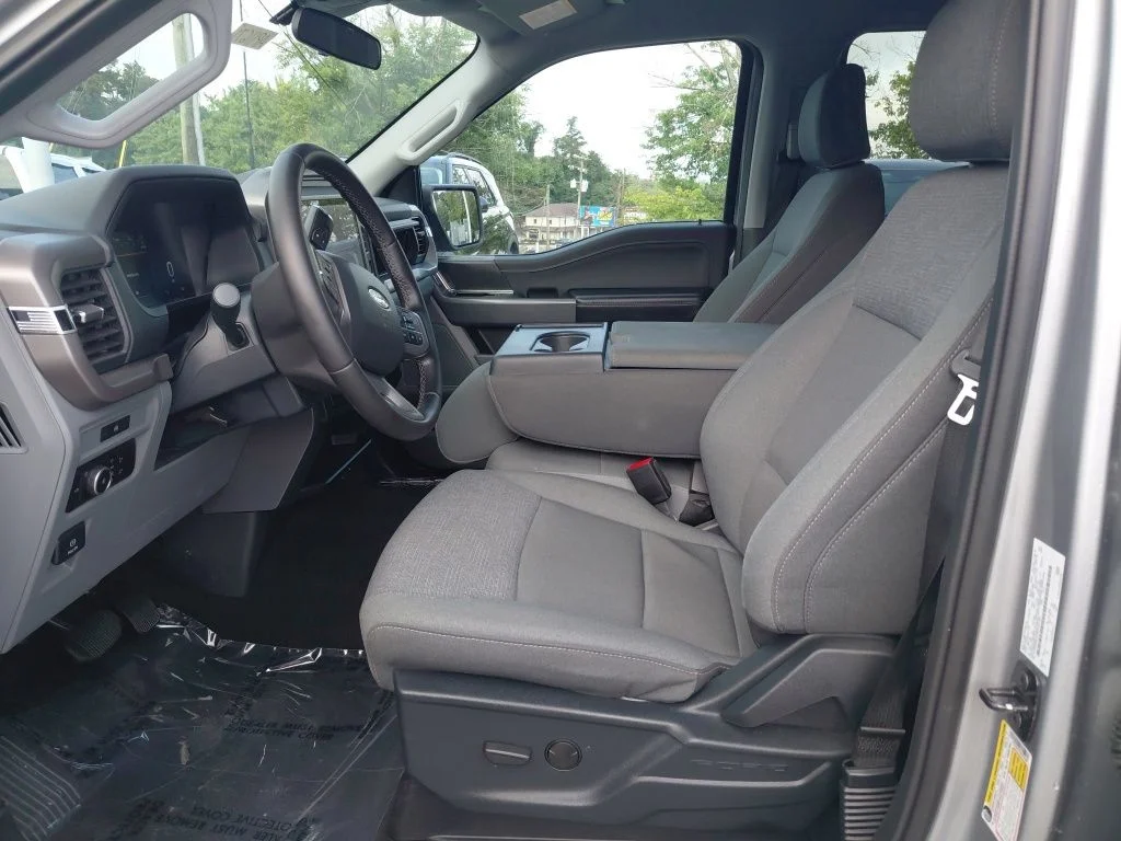 Used 2025 Silver Ford XLT image 23