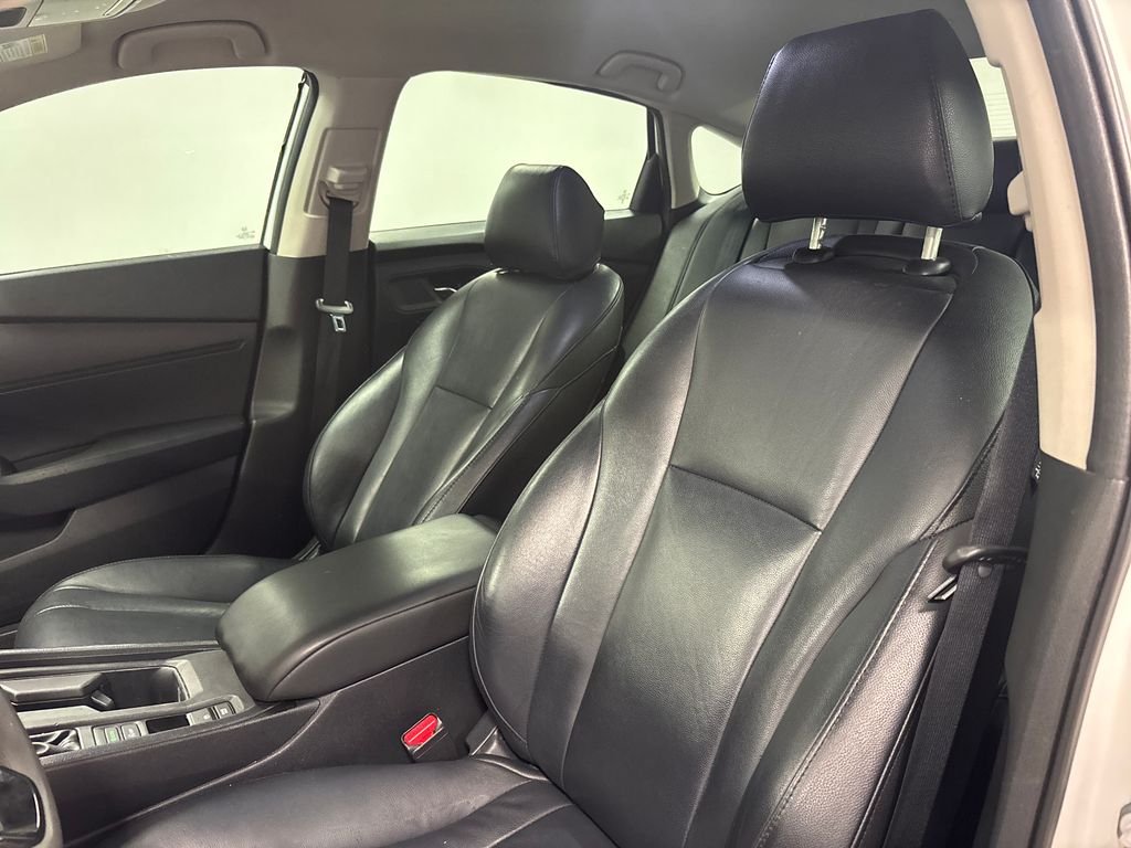 Used 2023 White Honda LX image 23