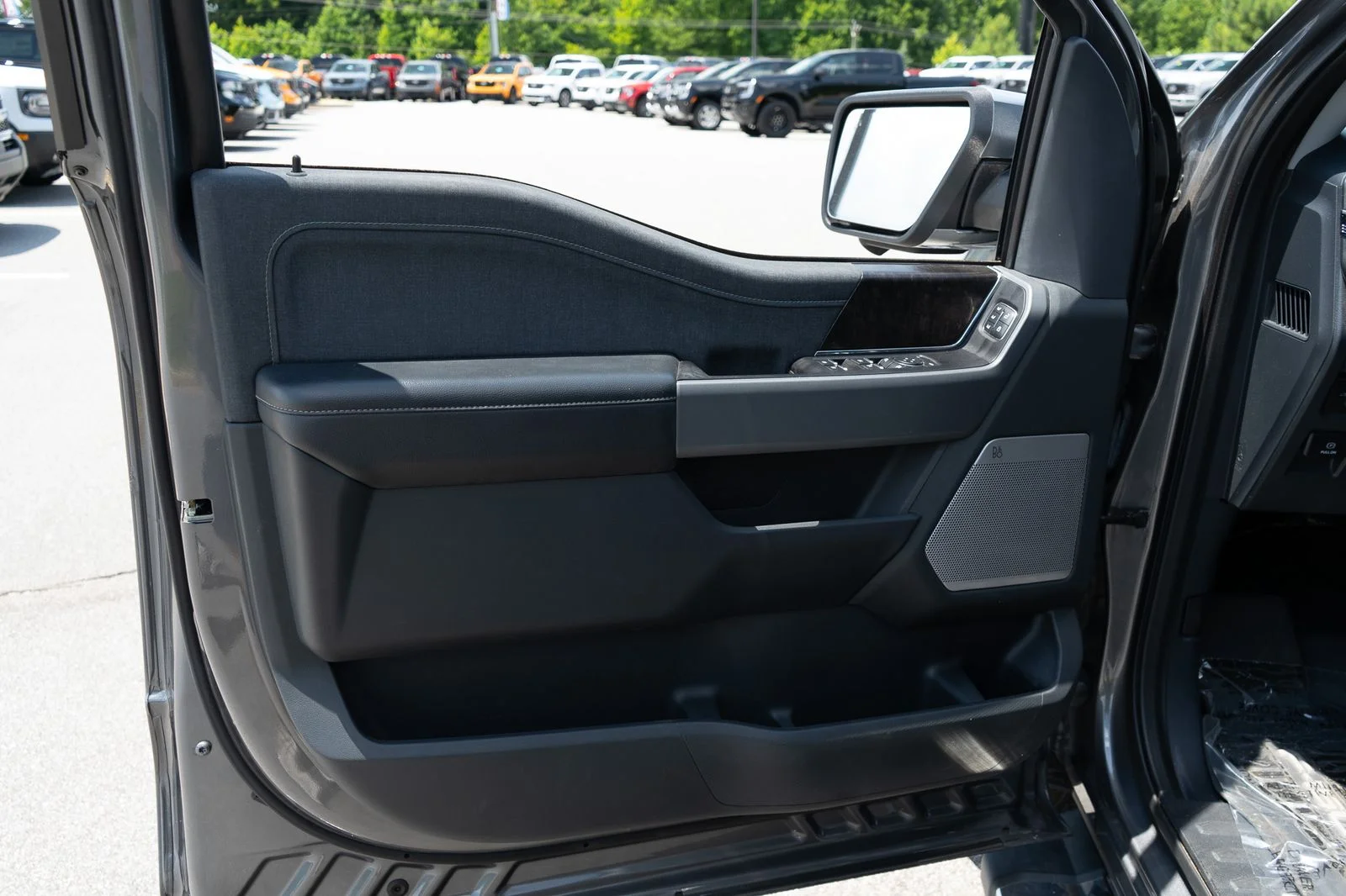 Used 2021 Gray Metallic Ford Lariat image 16