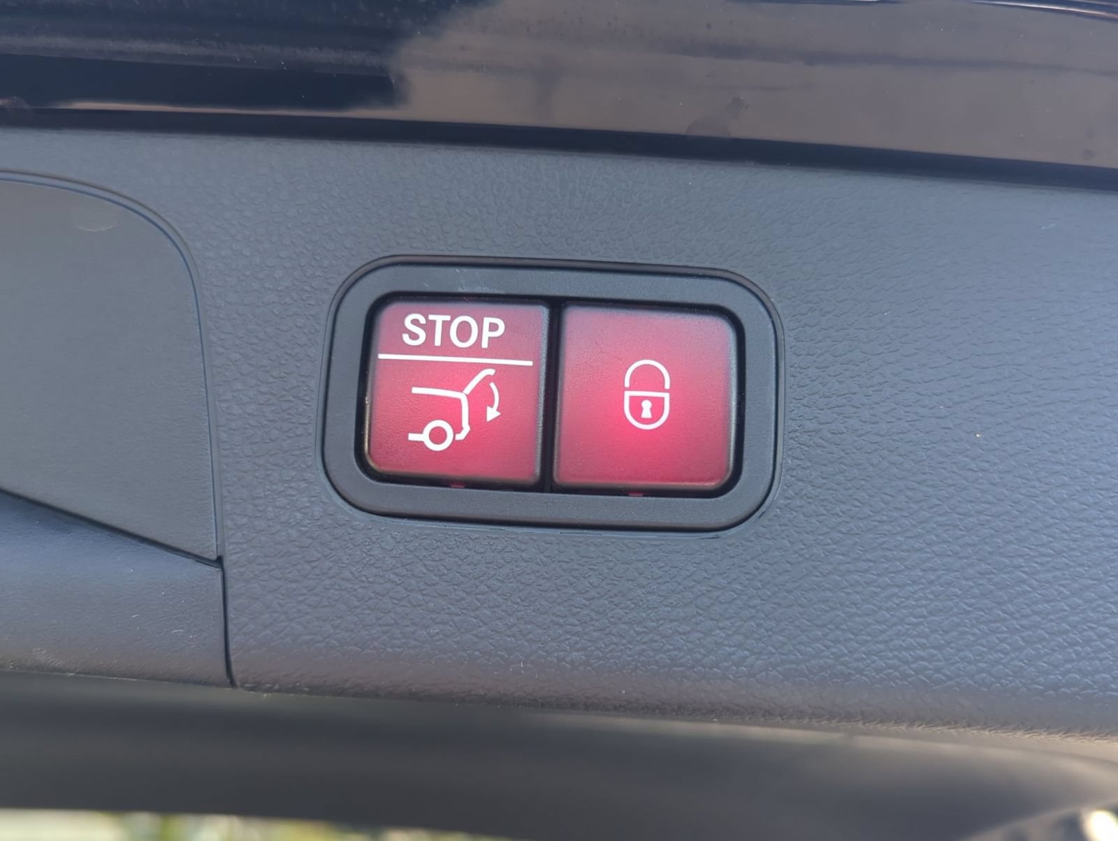 Used 2022 Black Mercedes-Benz GLC 300 image 25