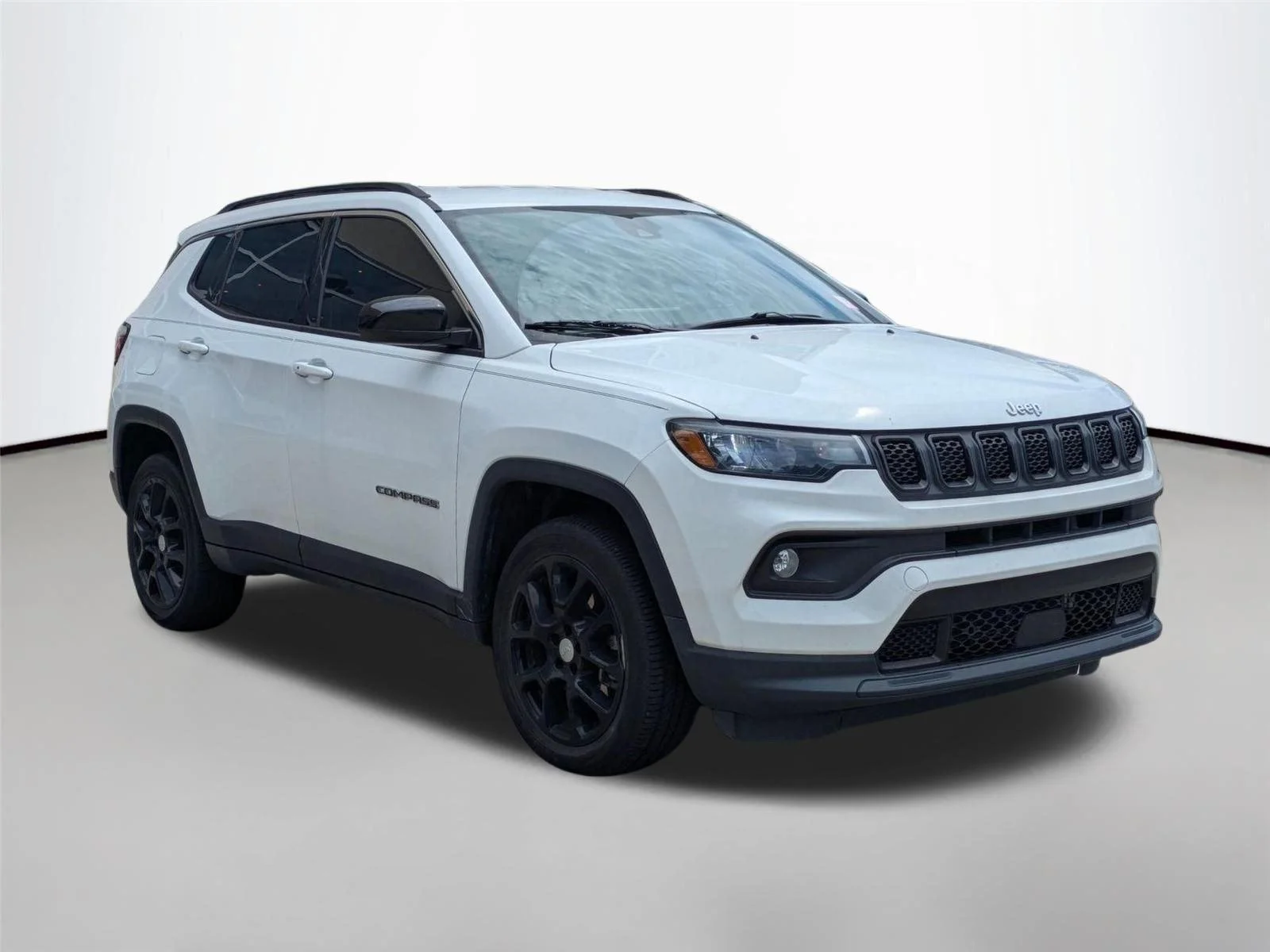 Used 2023 Bright White Clearcoat Jeep Latitude Lux image 3