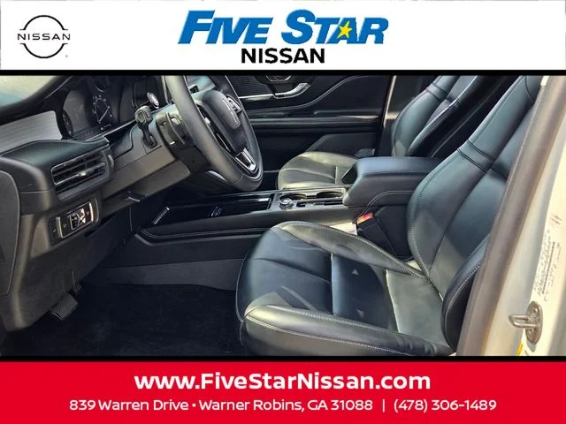 Used 2022 White Lincoln Standard image 5