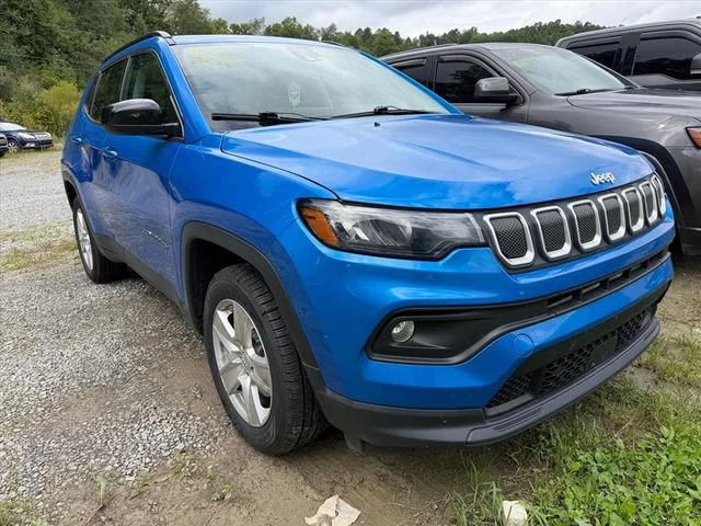 Used 2022 Blue Jeep Latitude image 6