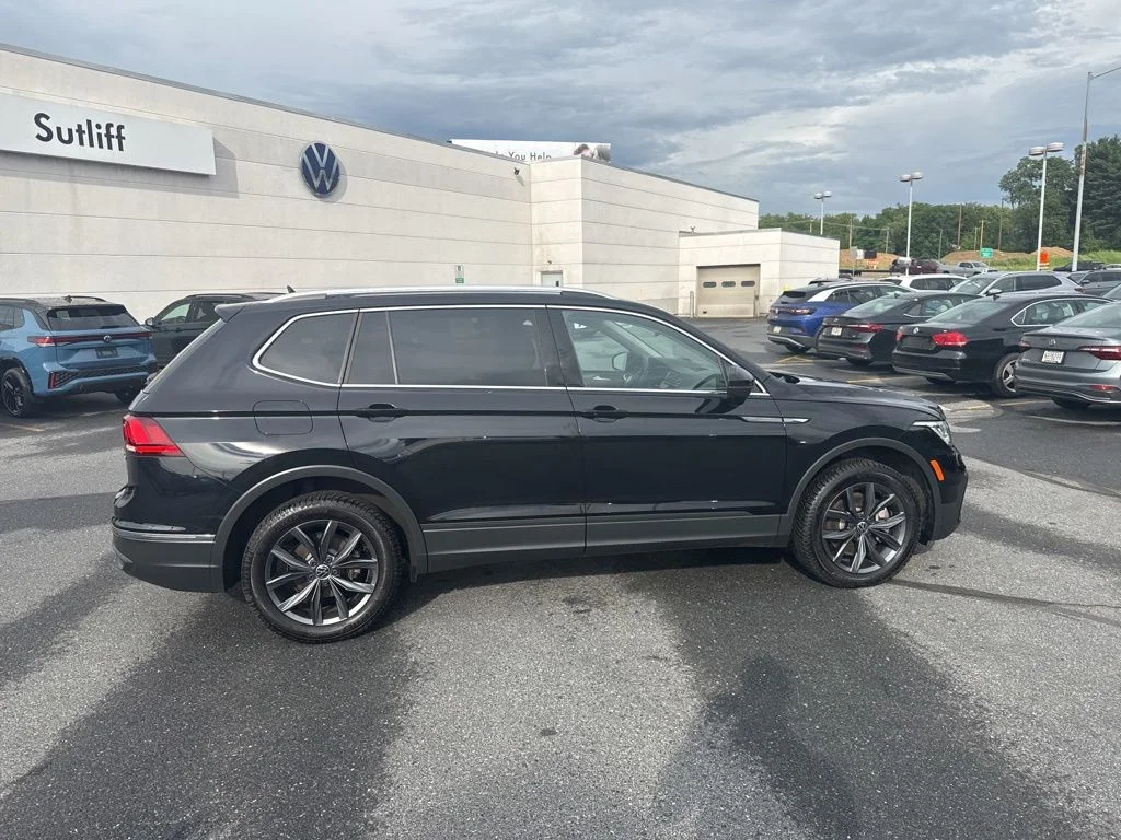 Certified Used 2022 Black Volkswagen 2.0T SE image 27