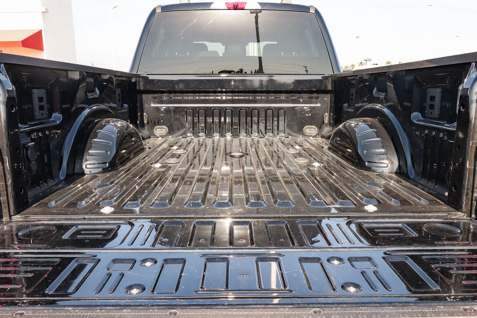 Used 2025 Black Metallic Ford LARIAT image 25