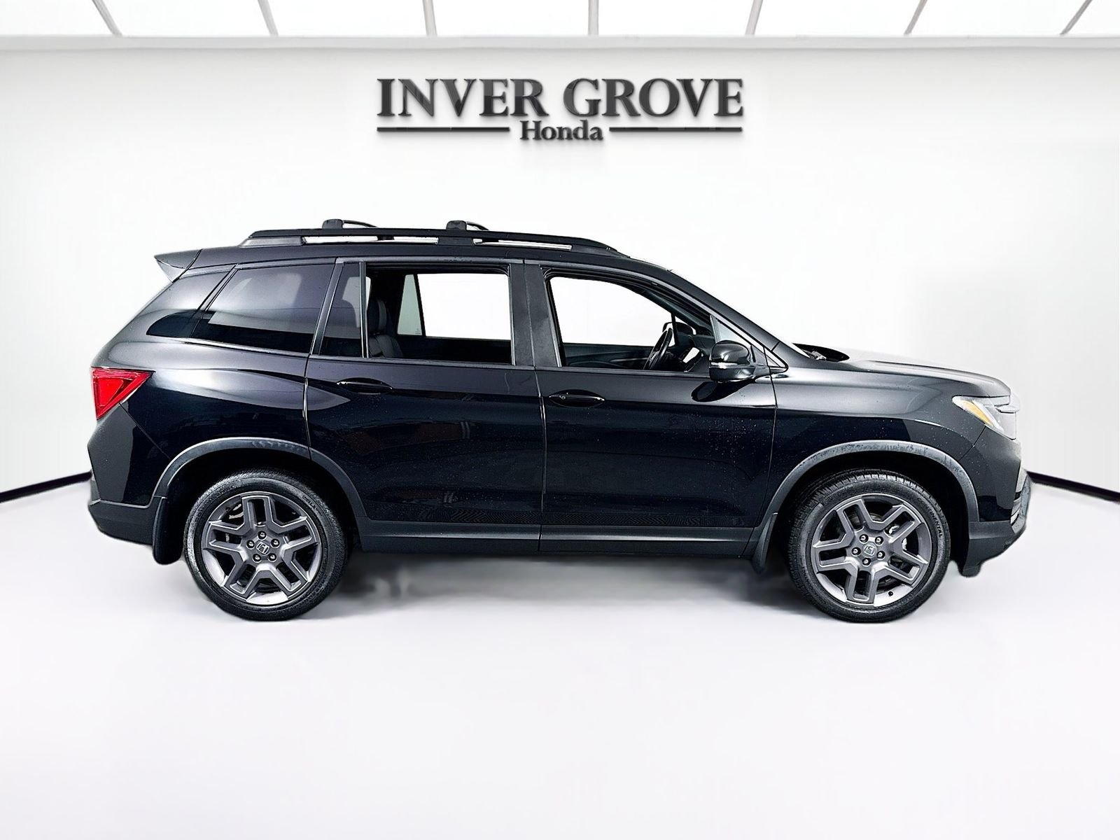 Used 2022 Crystal Black Pearl Honda EX-L image 4