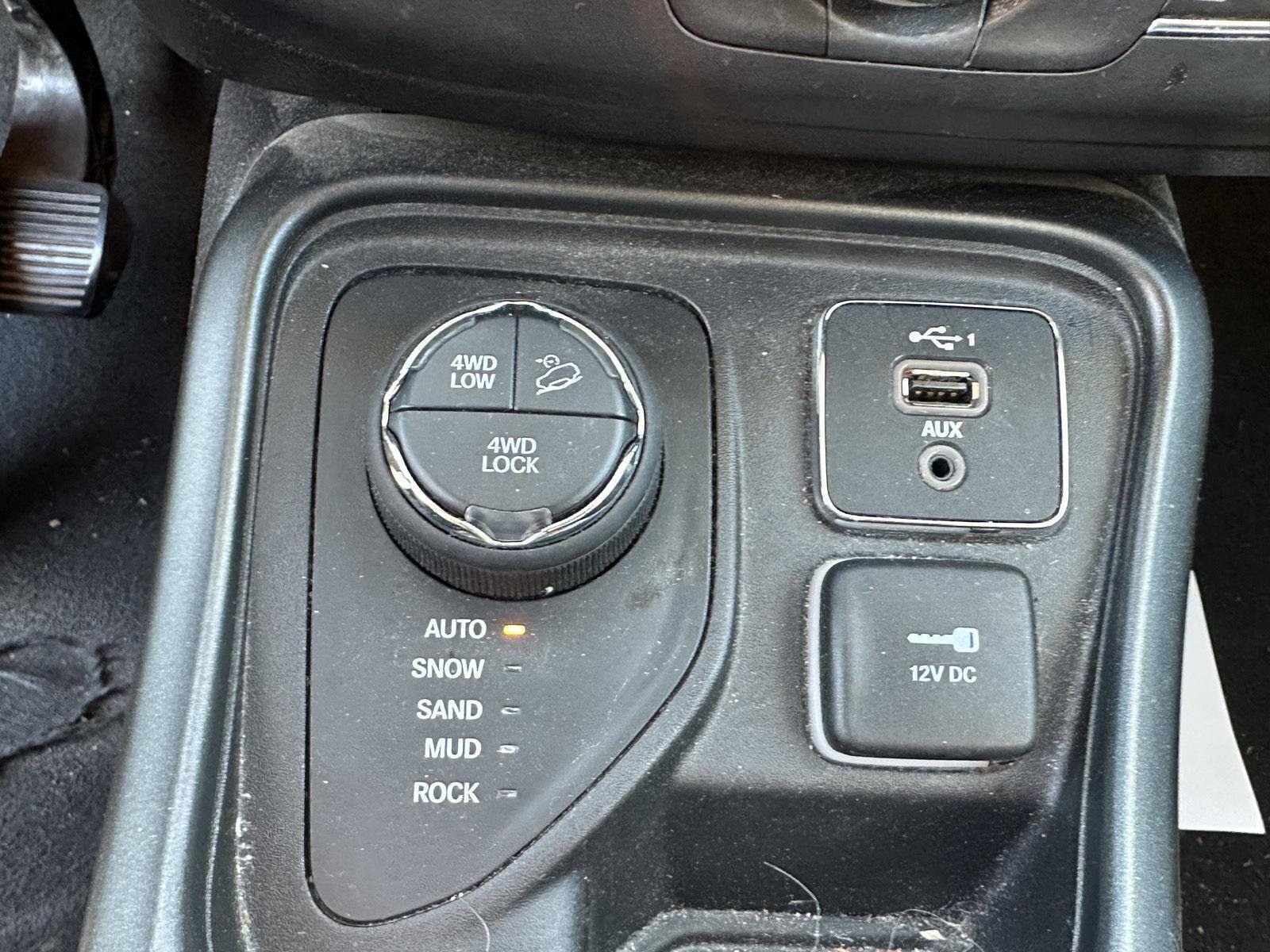 Used 2021 White Clearcoat Jeep Trailhawk image 14