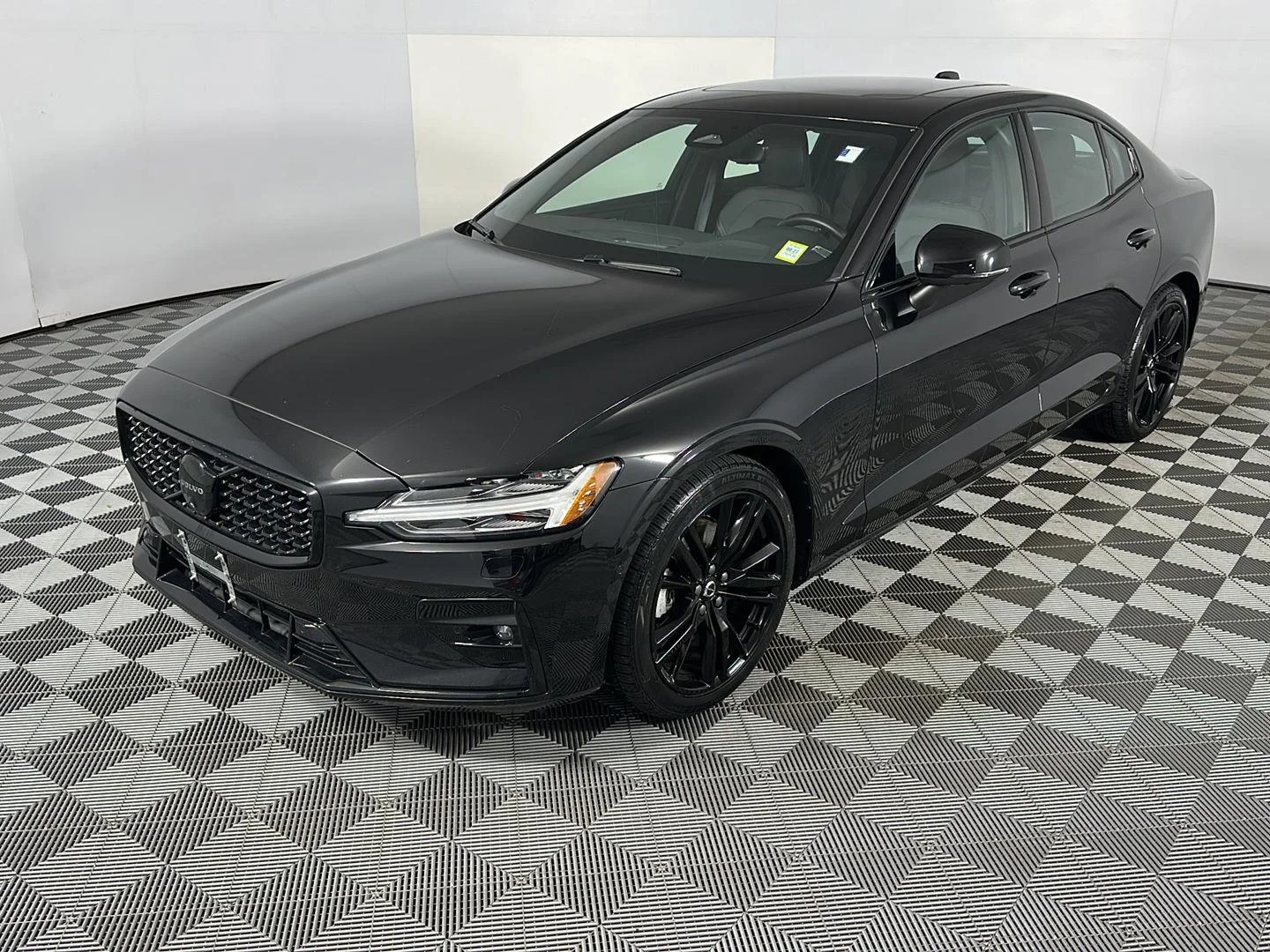 Used 2024 Onyx Black Metallic Volvo Plus Black Edition image 13