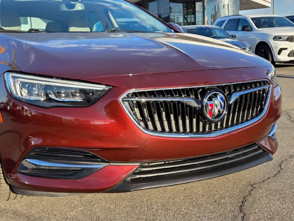 Used 2018 Red Buick Preferred image 8