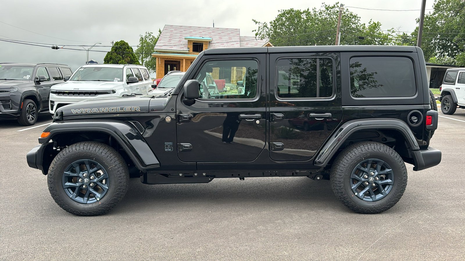 New 2026 Black Clear-Coat Exterior Paint Jeep 85th Anniversary image 8
