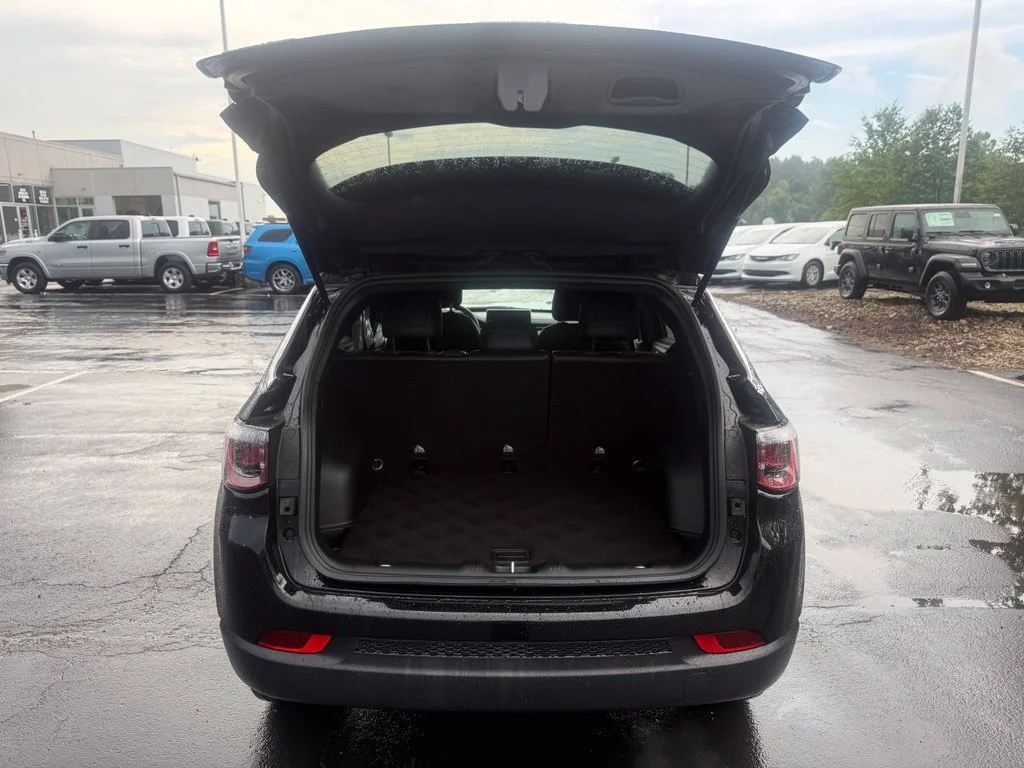 Used 2024 Black Jeep Latitude Lux image 42